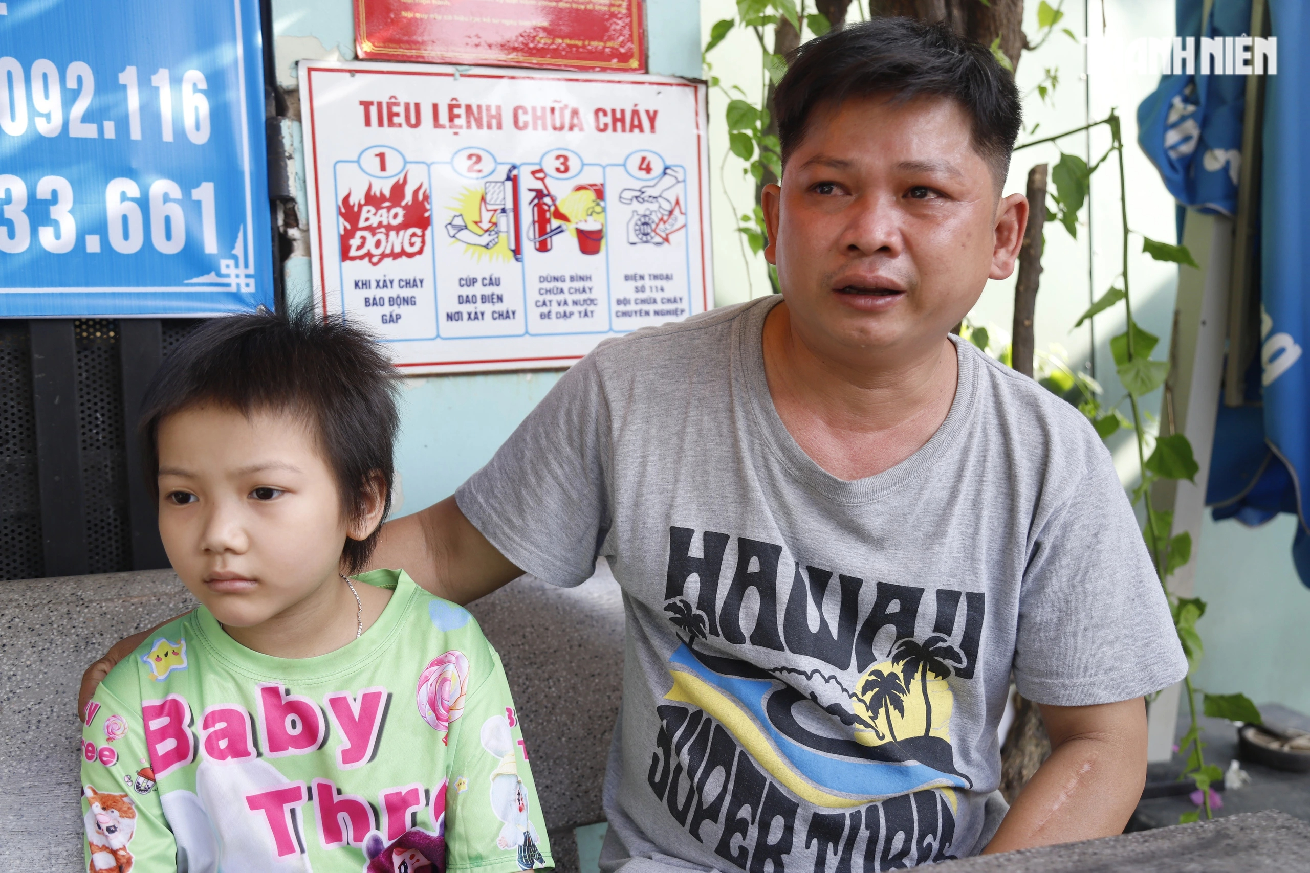 Cha nghèo chạy xe ôm bán hết tài sản, 'còn 2 triệu đồng' cứu con ung thư- Ảnh 1.