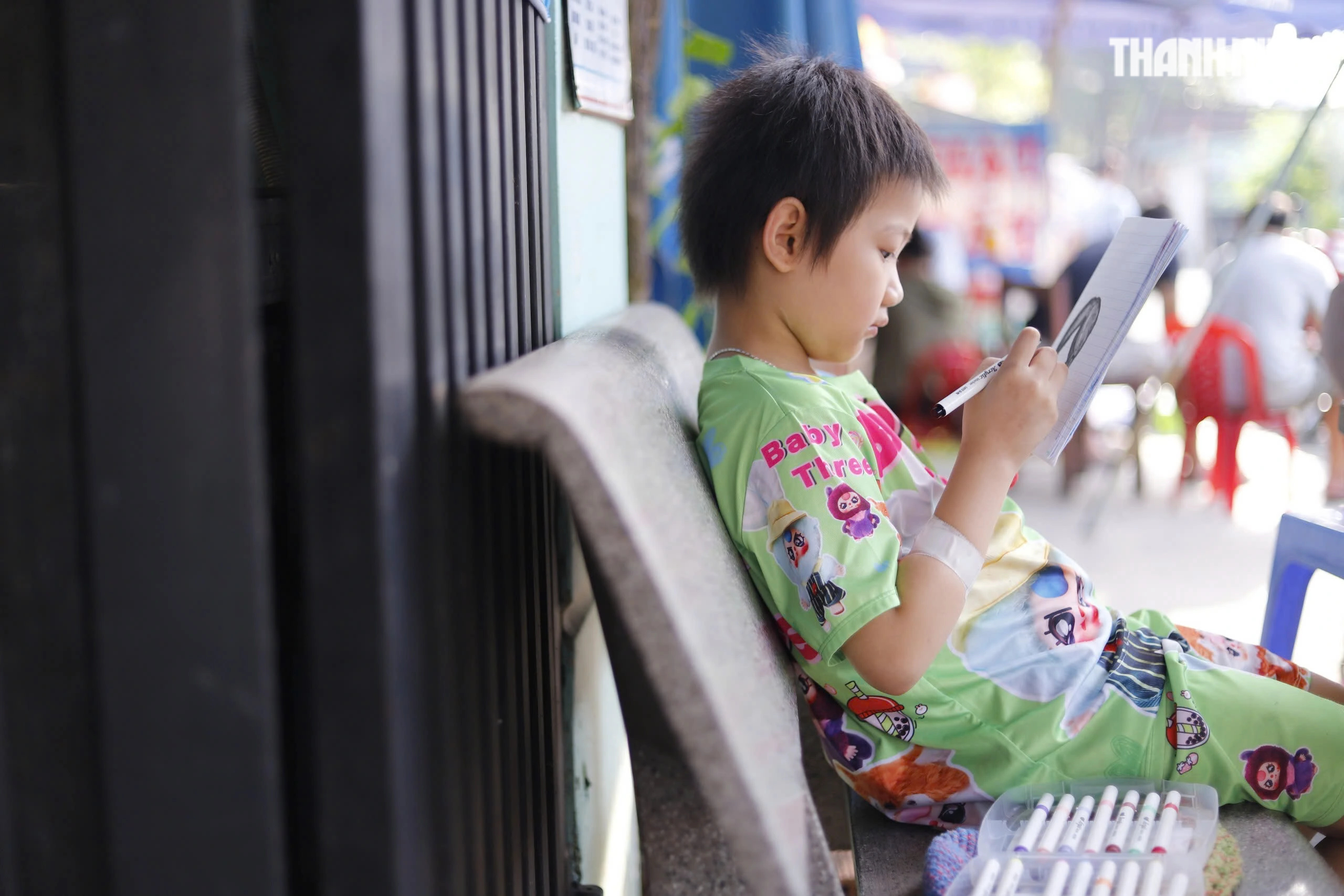 Cha nghèo chạy xe ôm bán hết tài sản, 'còn 2 triệu đồng' cứu con ung thư- Ảnh 3.