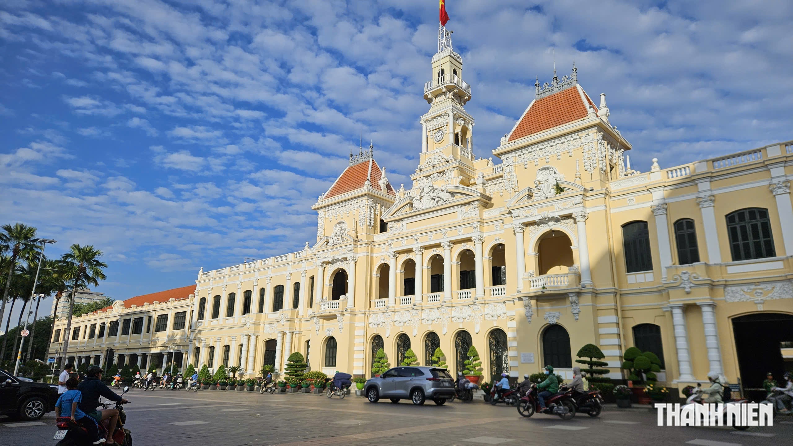 Trung tâm Phục vụ hành chính công TP.HCM tuyển 190 viên chức, ưu tiên thạc sĩ - Ảnh 1.