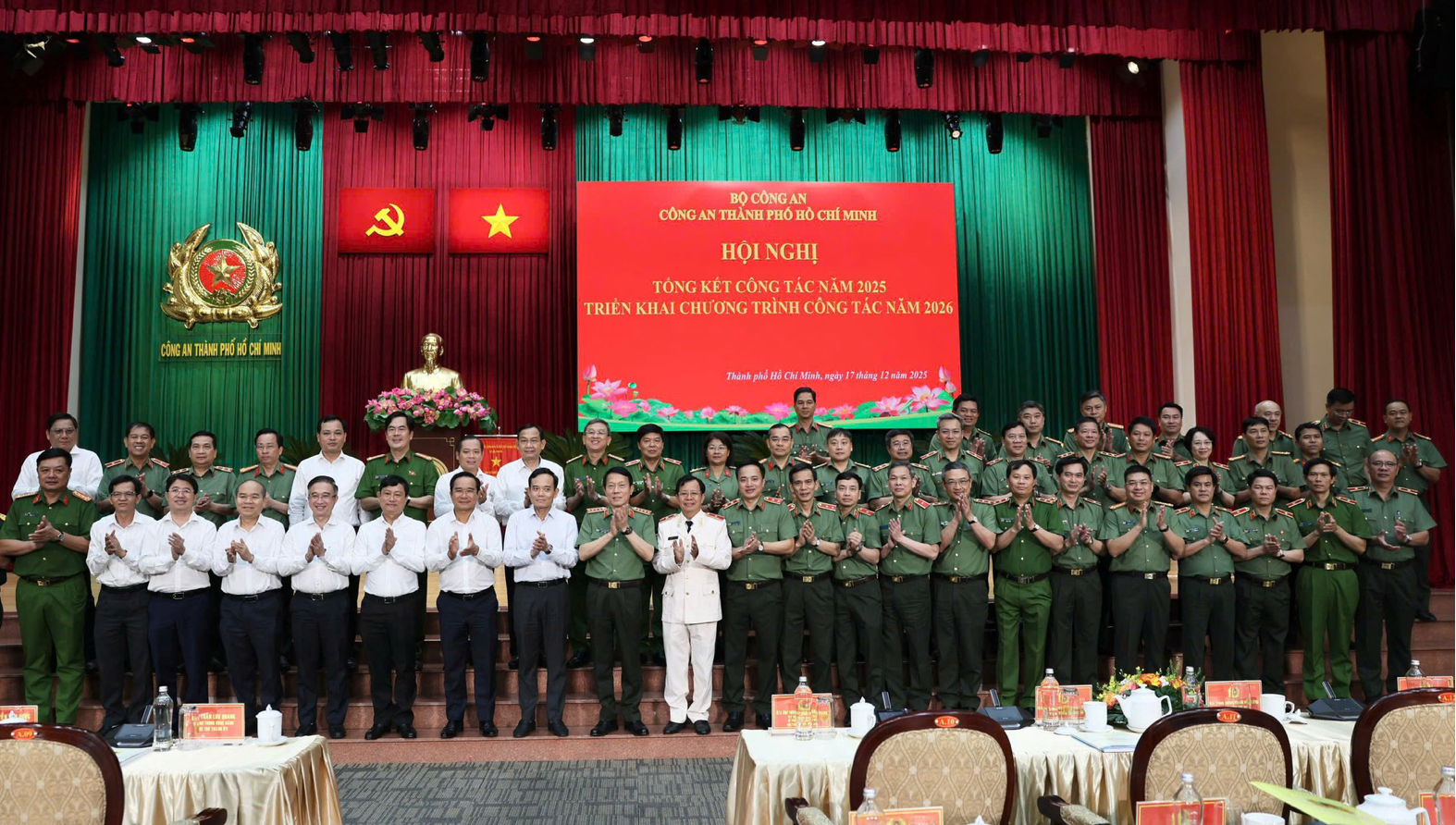 Bộ trưởng Lương Tam Quang dự hội nghị tổng kết công tác 2025 của Công an TP.HCM - Ảnh 3.
