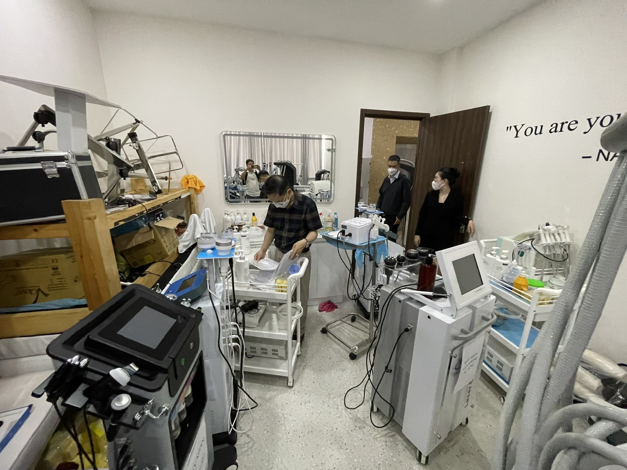 TP.HCM: Phòng khám đa khoa Tháng Tám đóng cửa sau 6 lần bị xử phạt - Ảnh 2.