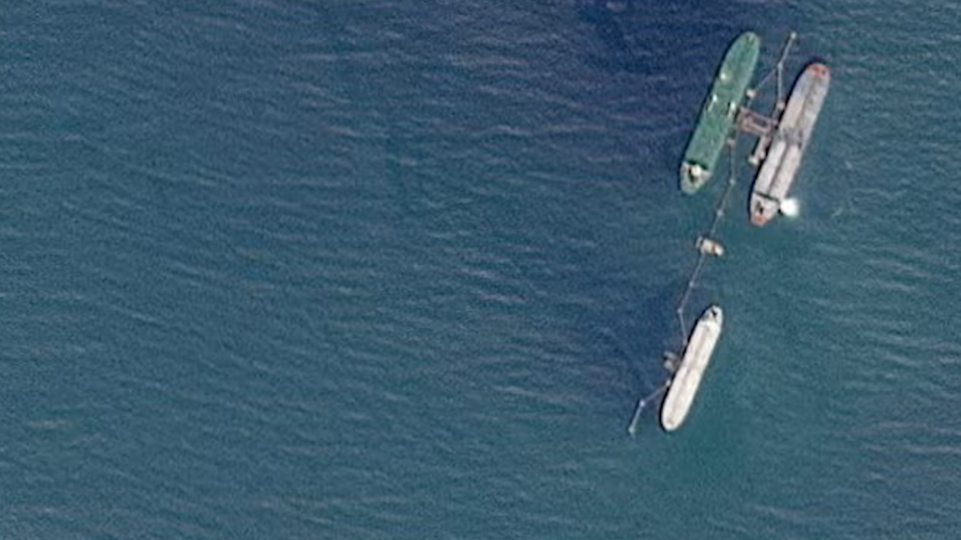 Tổng thống Trump ra lệnh phong tỏa tàu dầu bị cấm vận đến và đi từ Venezuela- Ảnh 1. Tổng thống Trump ra lệnh phong tỏa tàu dầu bị cấm vận đến và đi từ Venezuela- Ảnh 1.