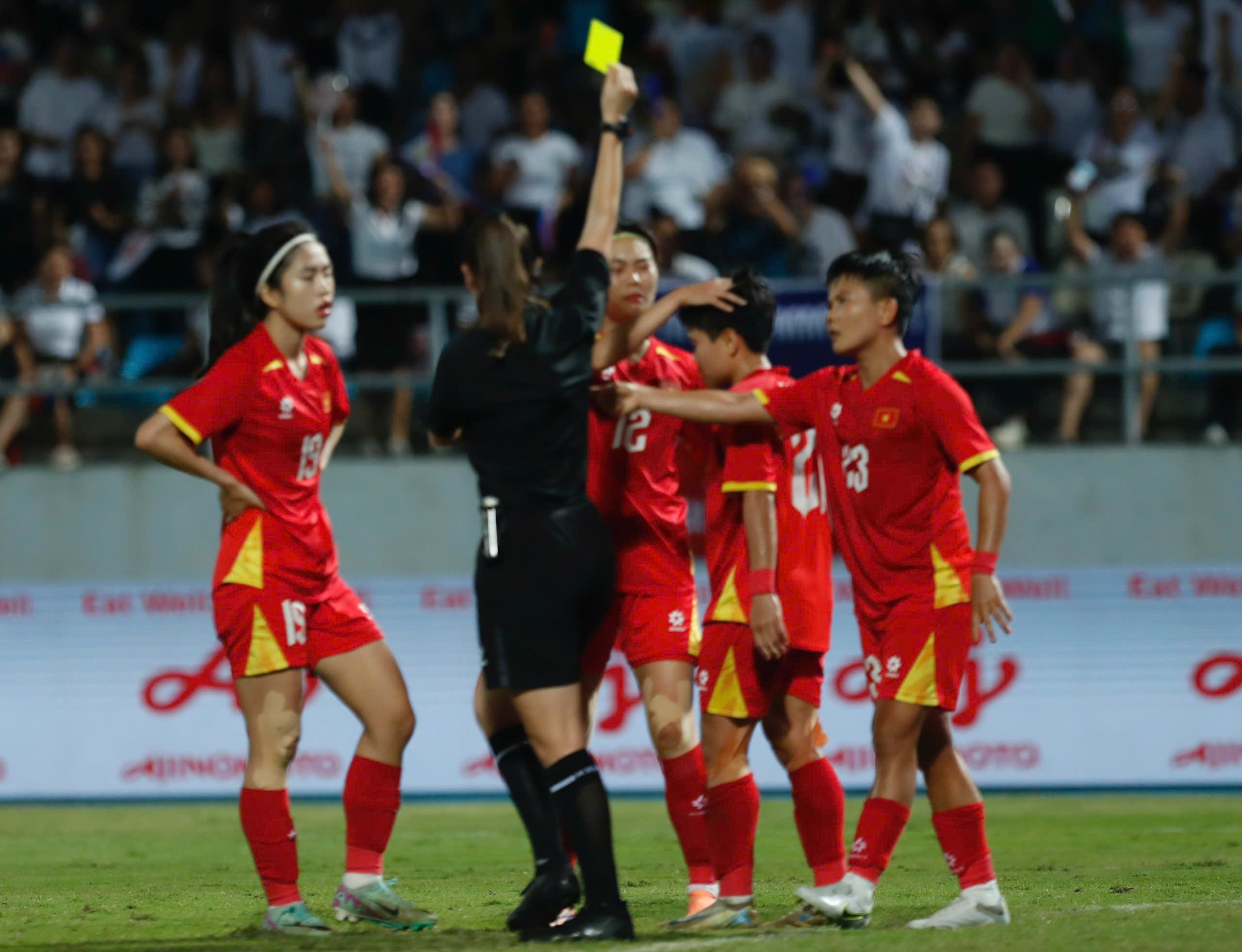 Chân dung 'trùm cuối' dẫn đến thất bại của đội tuyển nữ Việt Nam: Bàn thắng bị đánh cắp- Ảnh 3. Chân dung 'trùm cuối' dẫn đến thất bại của đội tuyển nữ Việt Nam: Bàn thắng bị đánh cắp- Ảnh 3.