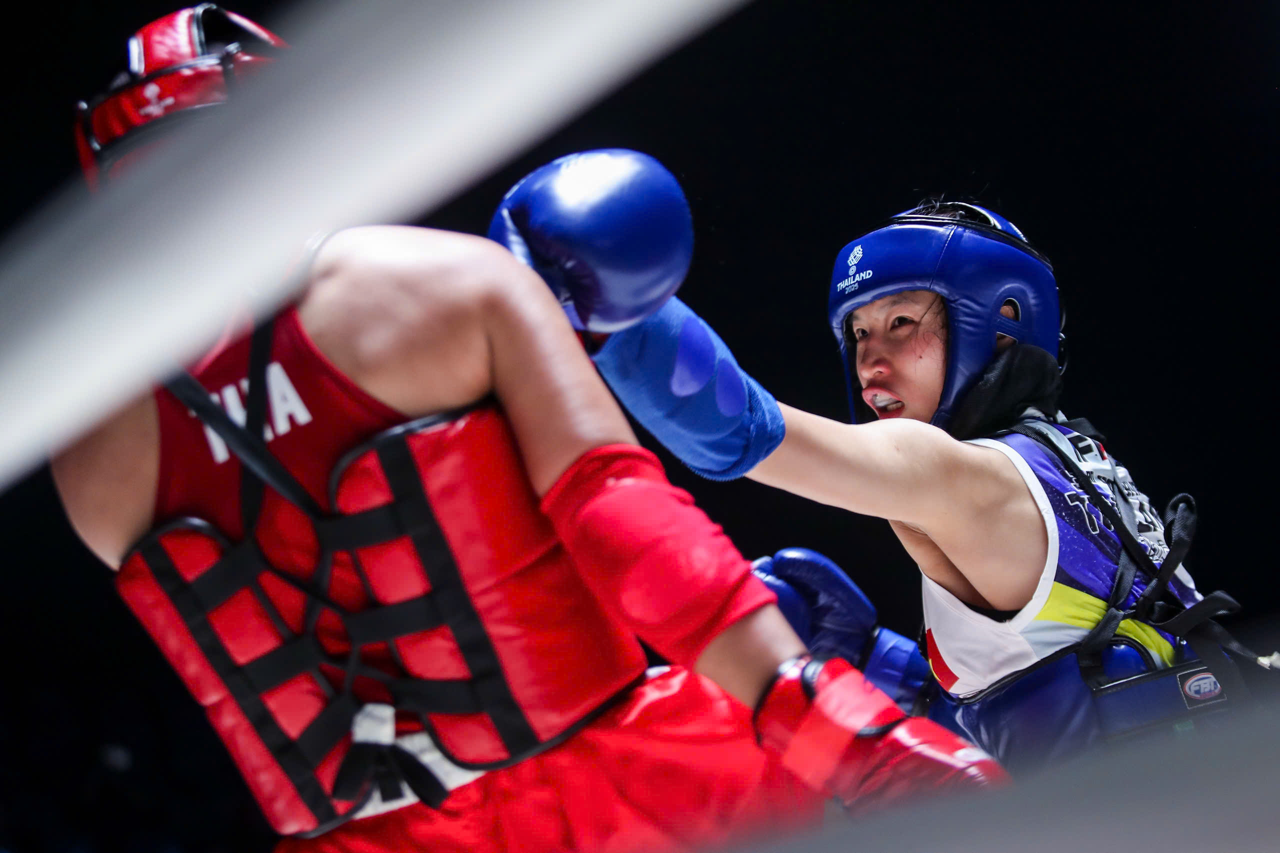 Chiến thuật đặc biệt giúp 2 võ sĩ muay Việt Nam đánh bại người Thái, lên đỉnh vinh quang!- Ảnh 6.