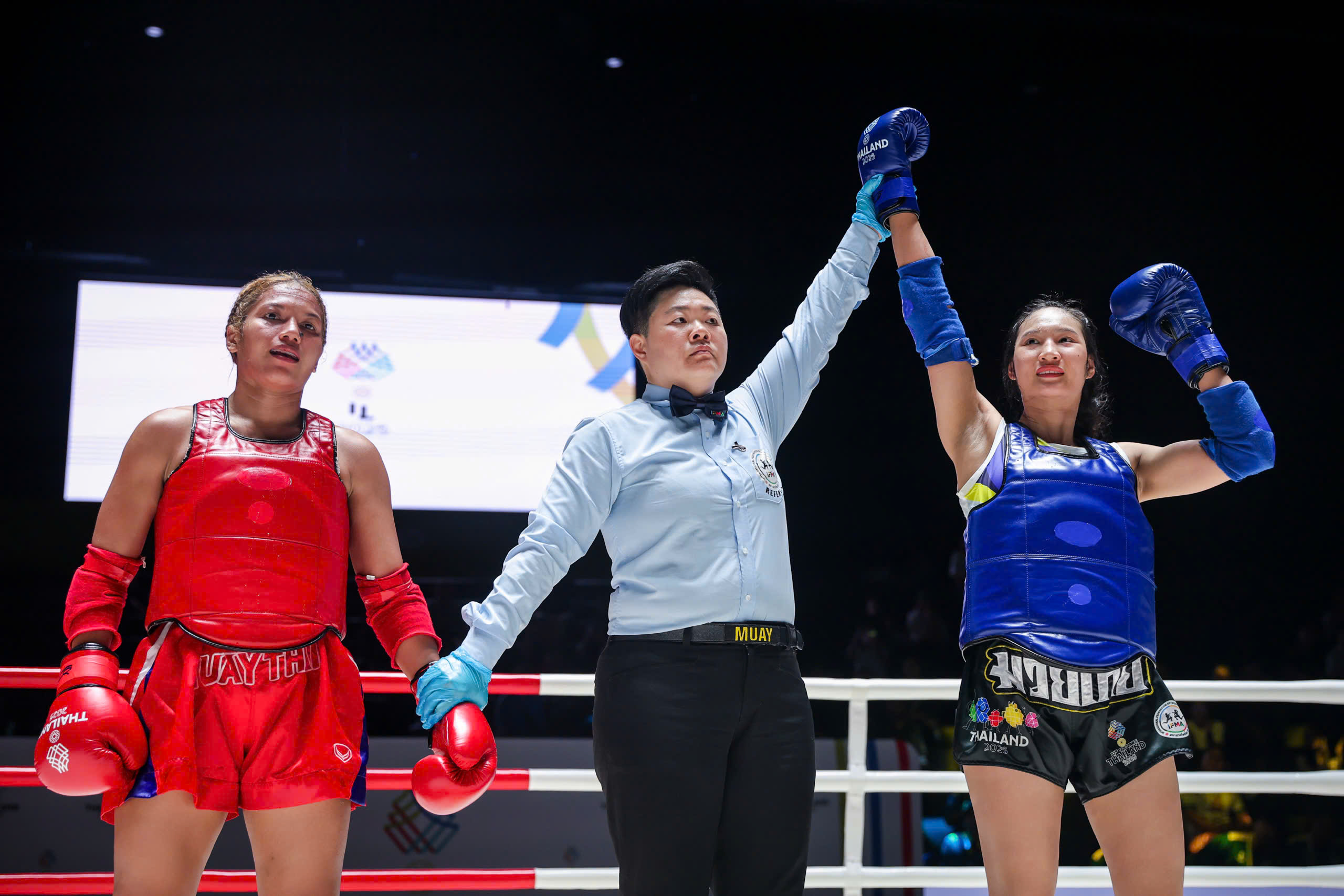 Chiến thuật đặc biệt giúp 2 võ sĩ muay Việt Nam đánh bại người Thái, lên đỉnh vinh quang!- Ảnh 8.