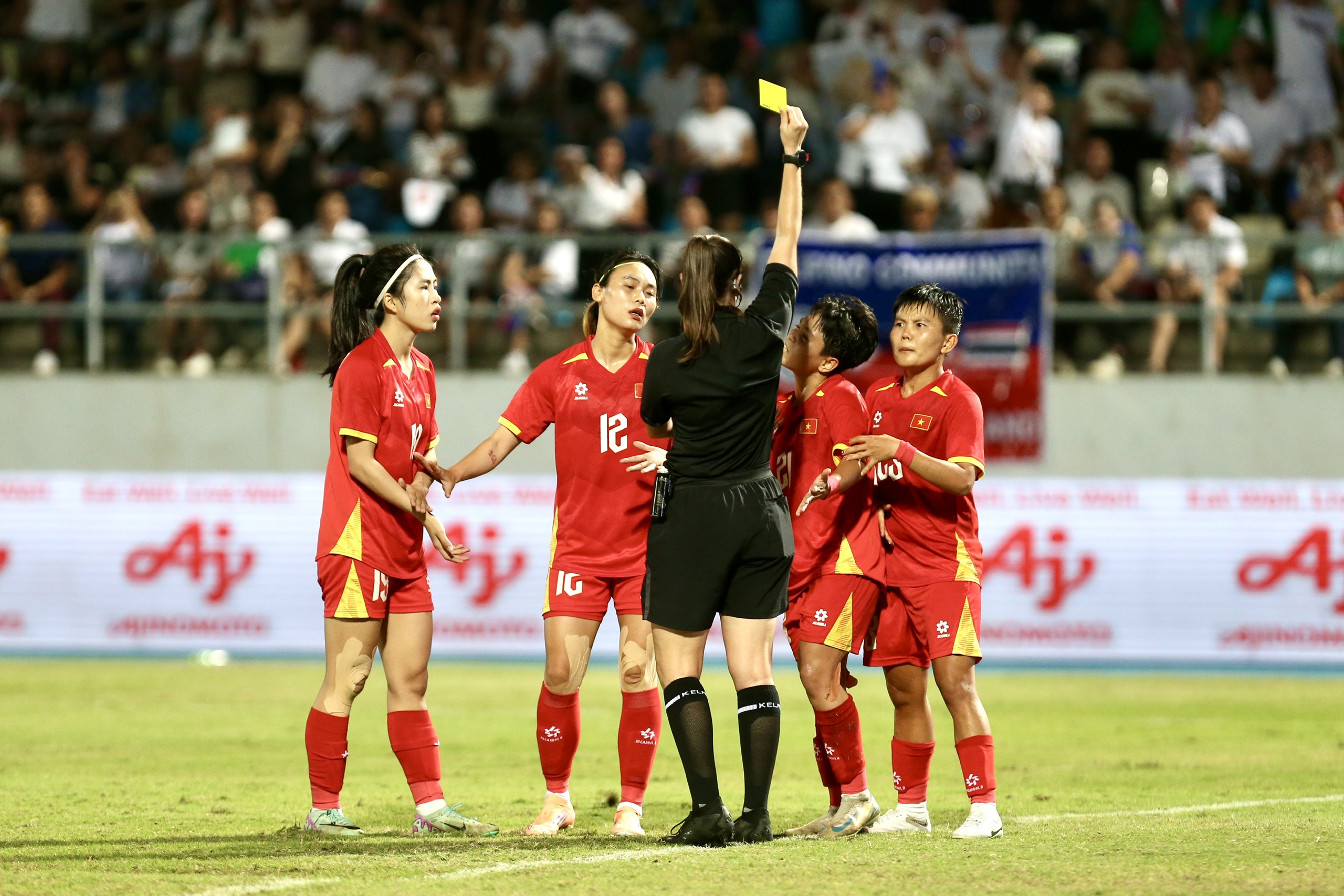 Báo Philippines còn phải kêu: ‘Bàn thắng đội tuyển nữ Việt Nam hợp lệ, chỉ tiếc SEA Games không có VAR’- Ảnh 2. Báo Philippines còn phải kêu: ‘Bàn thắng đội tuyển nữ Việt Nam hợp lệ, chỉ tiếc SEA Games không có VAR’- Ảnh 2.