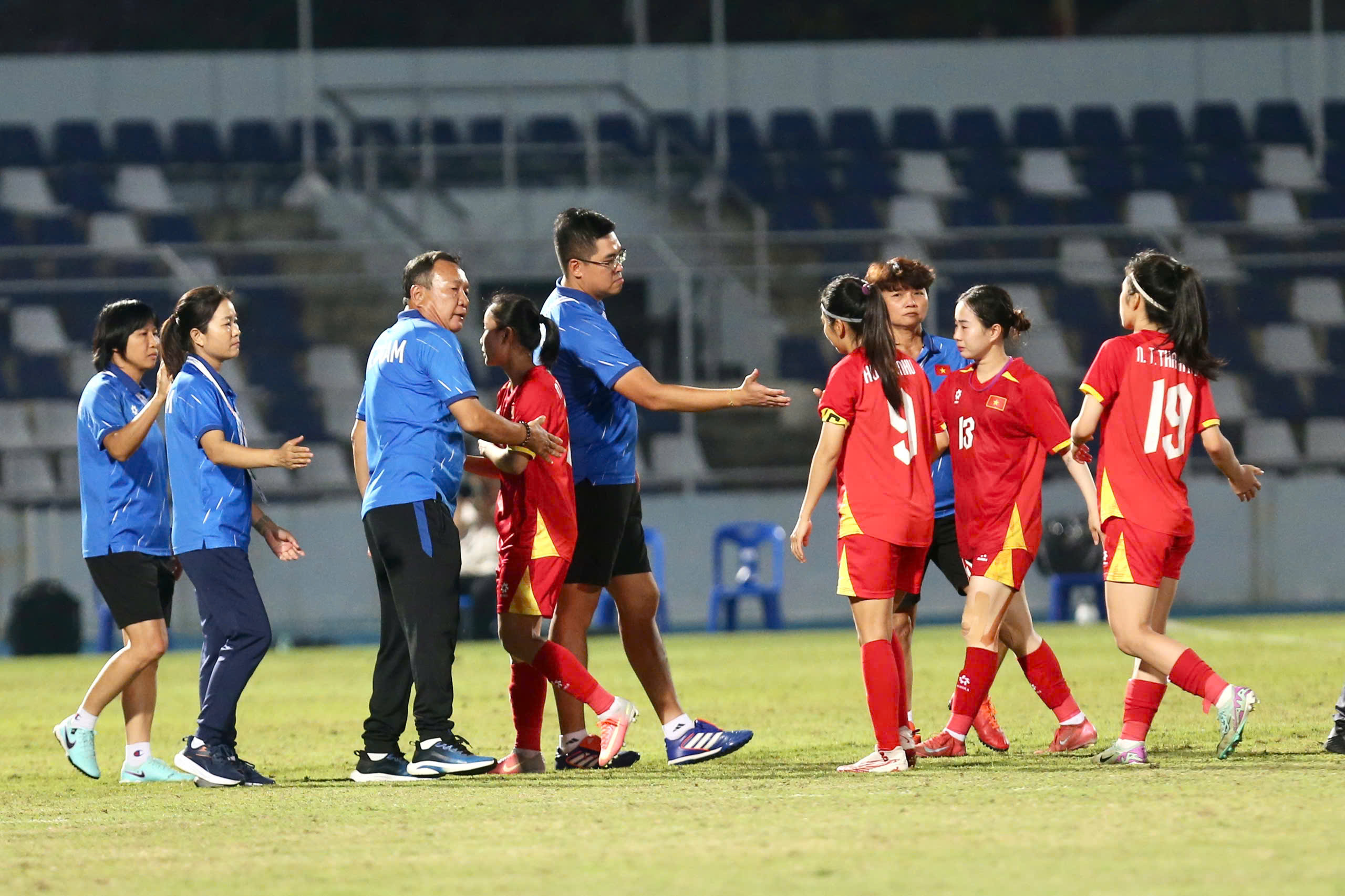 Báo Philippines ‘vỡ òa’ vì HCV lịch sử, tôn trọng tuyệt đối đội tuyển nữ Việt Nam- Ảnh 7. Báo Philippines ‘vỡ òa’ vì HCV lịch sử, tôn trọng tuyệt đối đội tuyển nữ Việt Nam- Ảnh 7.