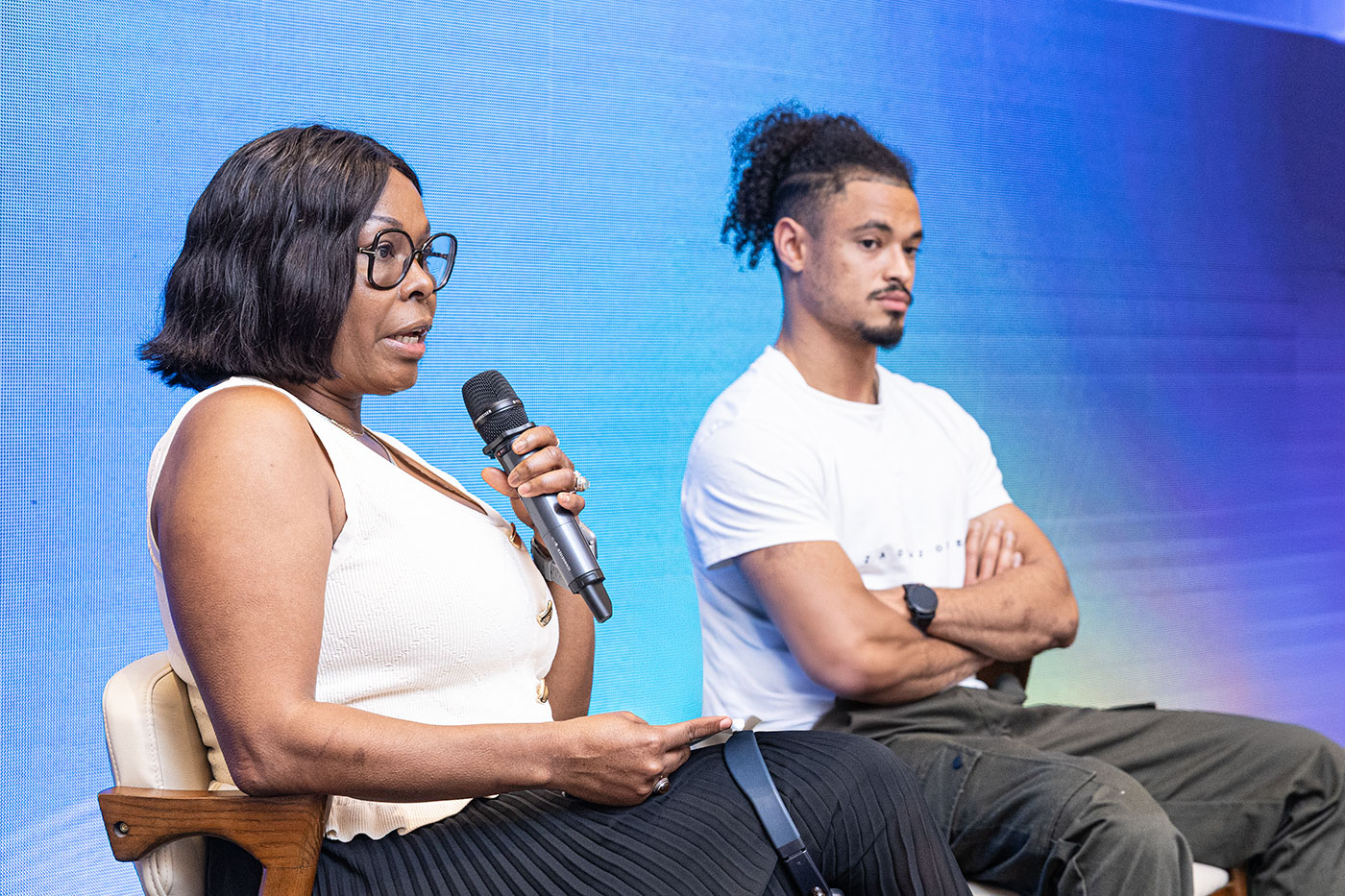 Nỗi đau người mẹ khi con trai cầu thủ cắt bỏ chân vì bệnh não mô cầu - Ảnh 1.