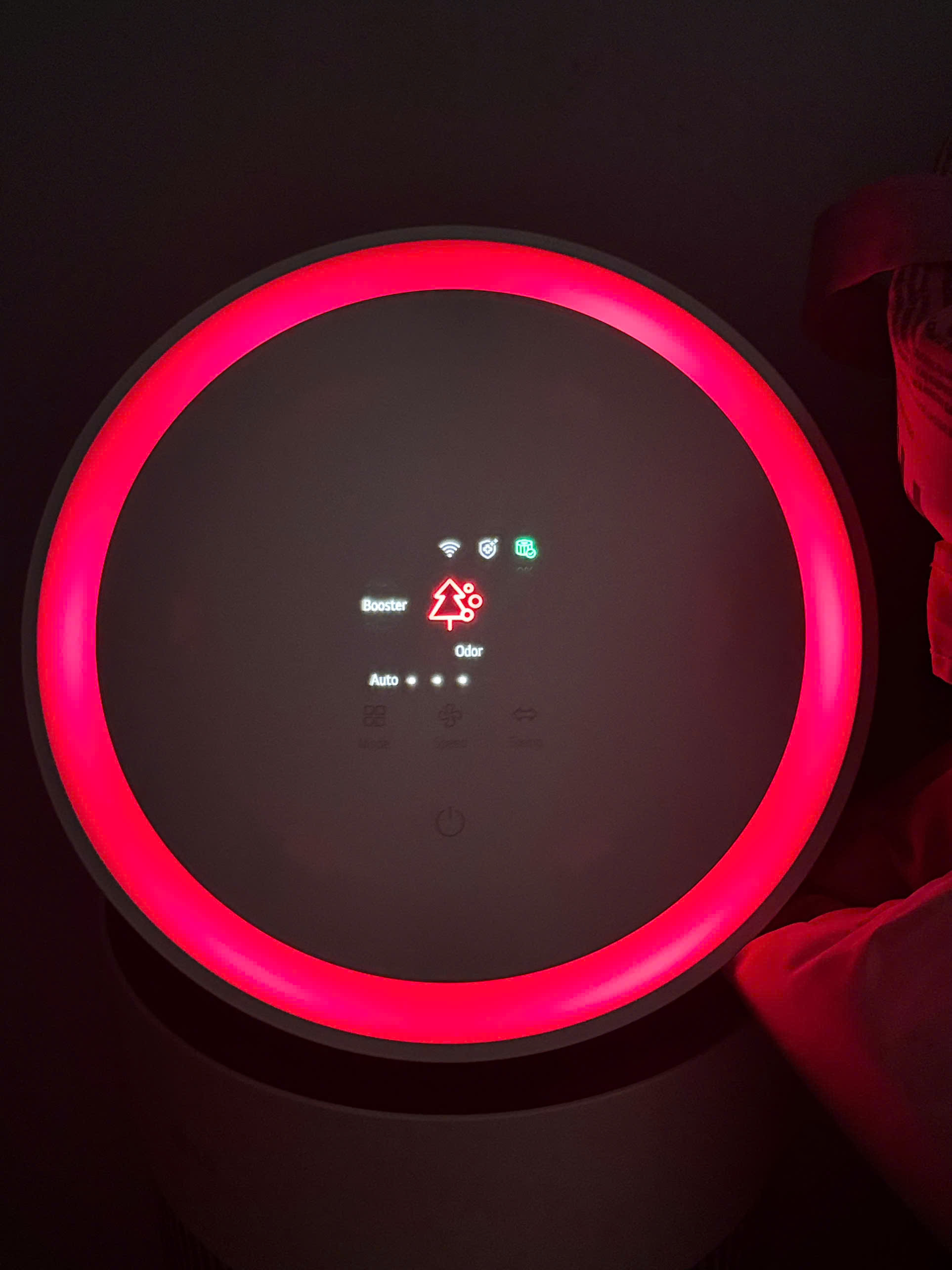 Cột khói đen cao hàng chục mét xộc thẳng vào căn hộ, cư dân chung cư TP.HCM khổ sở - Ảnh 3.