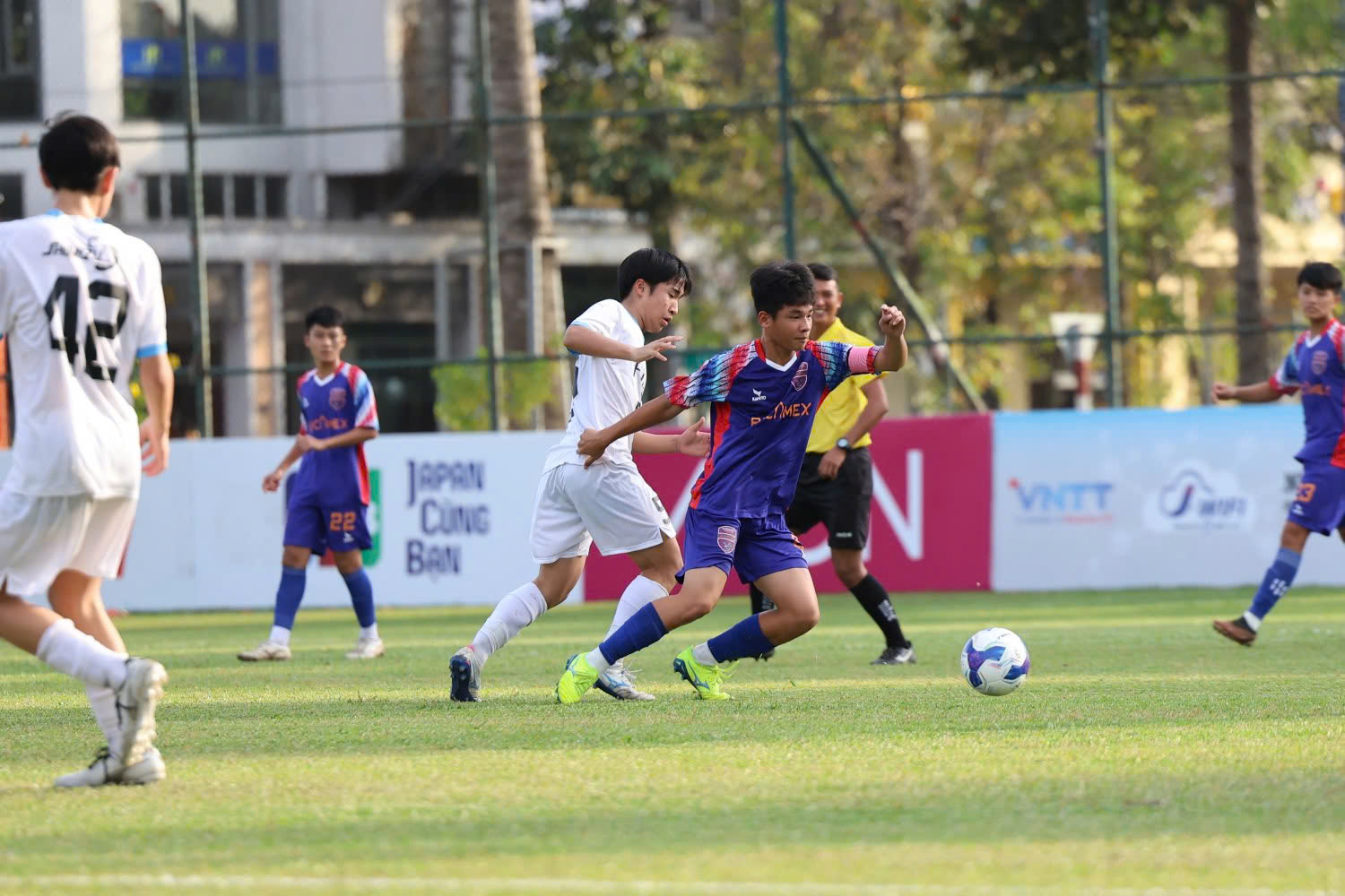 Sôi động giải bóng đá thiếu niên quốc tế U.13 Việt Nam - Nhật Bản- Ảnh 1.