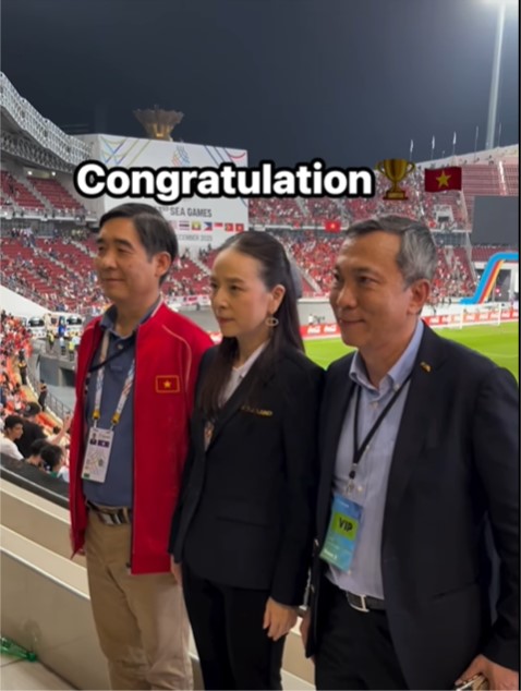 Phản ứng của Madam Pang trước kì tích không tưởng của U22 Việt Nam 2 Madam Pang chúc mừng Chủ tịch VFF và U.22 Việt Nam, chưa thưởng U.22 Thái Lan
