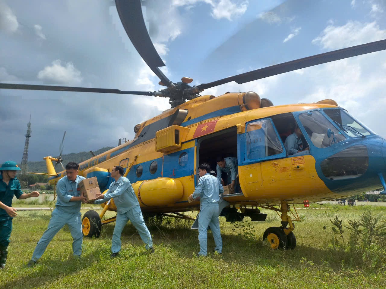 50 năm Trung đo&agrave;n Kh&ocirc;ng qu&acirc;n trực thăng 916 anh h&ugrave;ng- Ảnh 6.