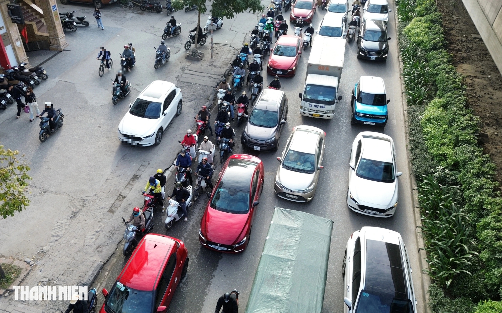 Hơn 1.800 camera AI soi khắp phố, xe máy vẫn nối đuôi nhau trên vỉa hè- Ảnh 3. Hơn 1.800 camera AI soi khắp phố, xe máy vẫn nối đuôi nhau trên vỉa hè- Ảnh 3.