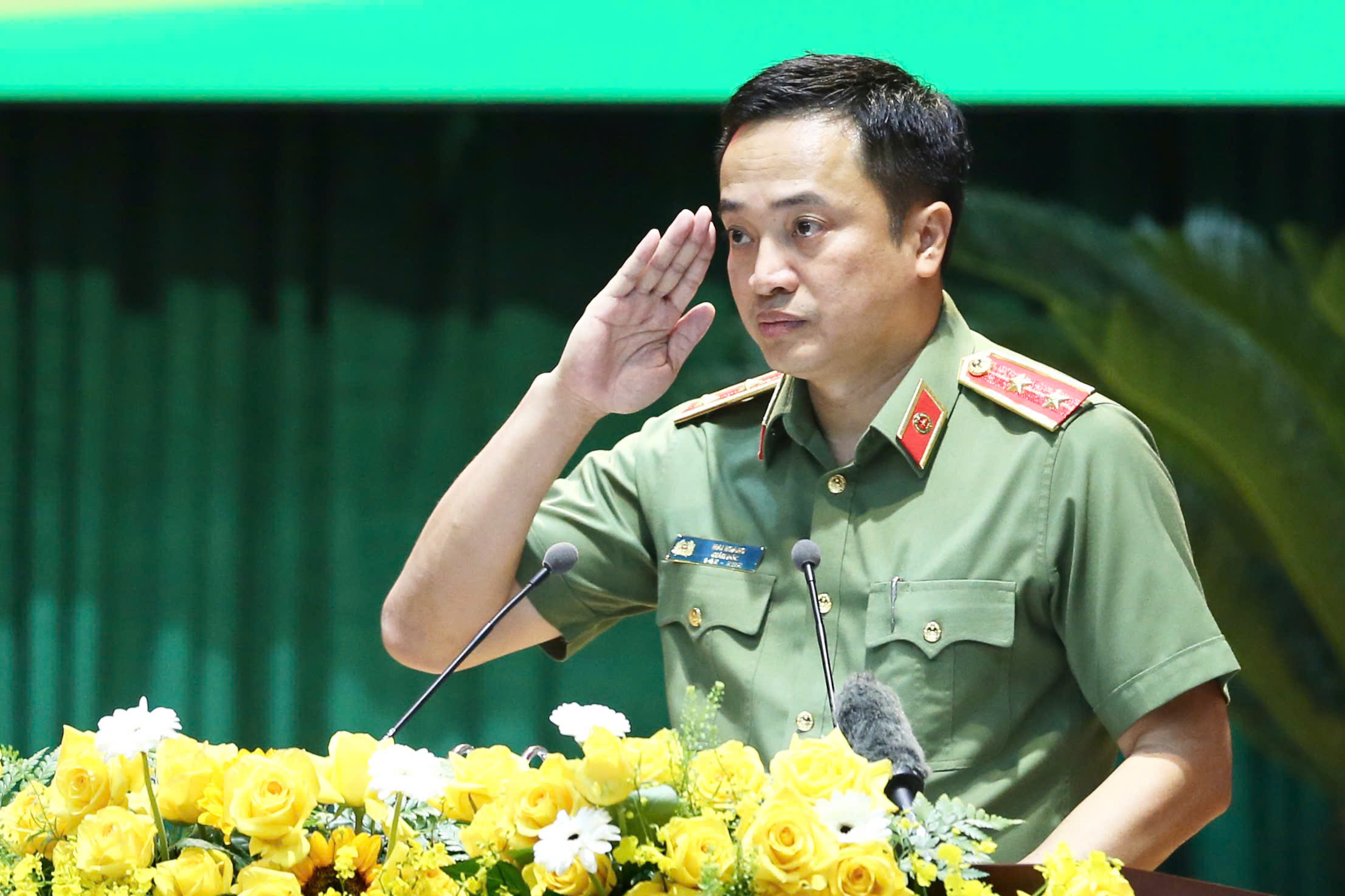 Bộ trưởng Công an khen Công an TP.HCM kéo giảm sâu tội phạm trật tự xã hội- Ảnh 3.