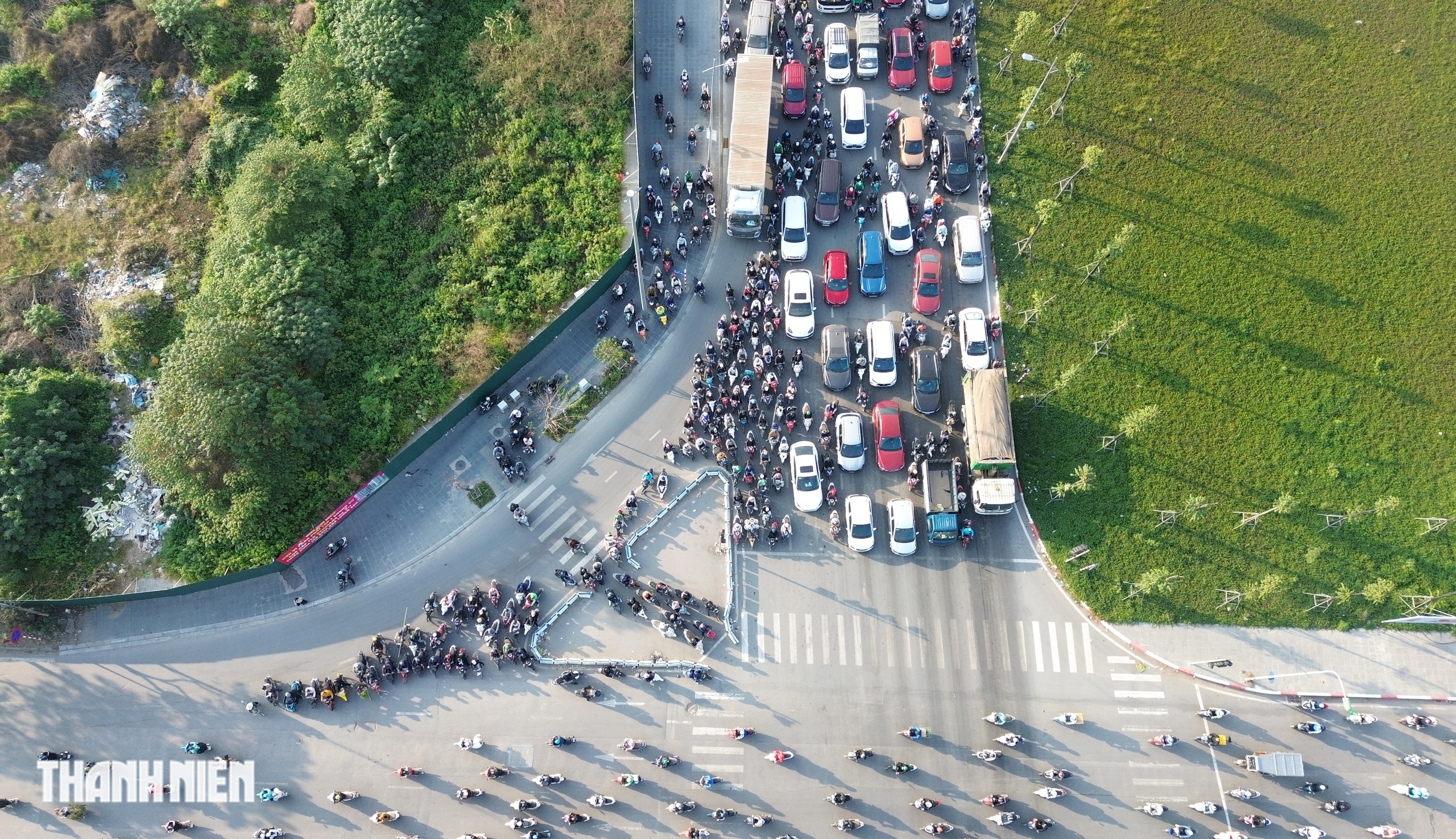 Hơn 1.800 camera AI soi khắp phố, xe máy vẫn nối đuôi nhau trên vỉa hè- Ảnh 9. Hơn 1.800 camera AI soi khắp phố, xe máy vẫn nối đuôi nhau trên vỉa hè- Ảnh 9.