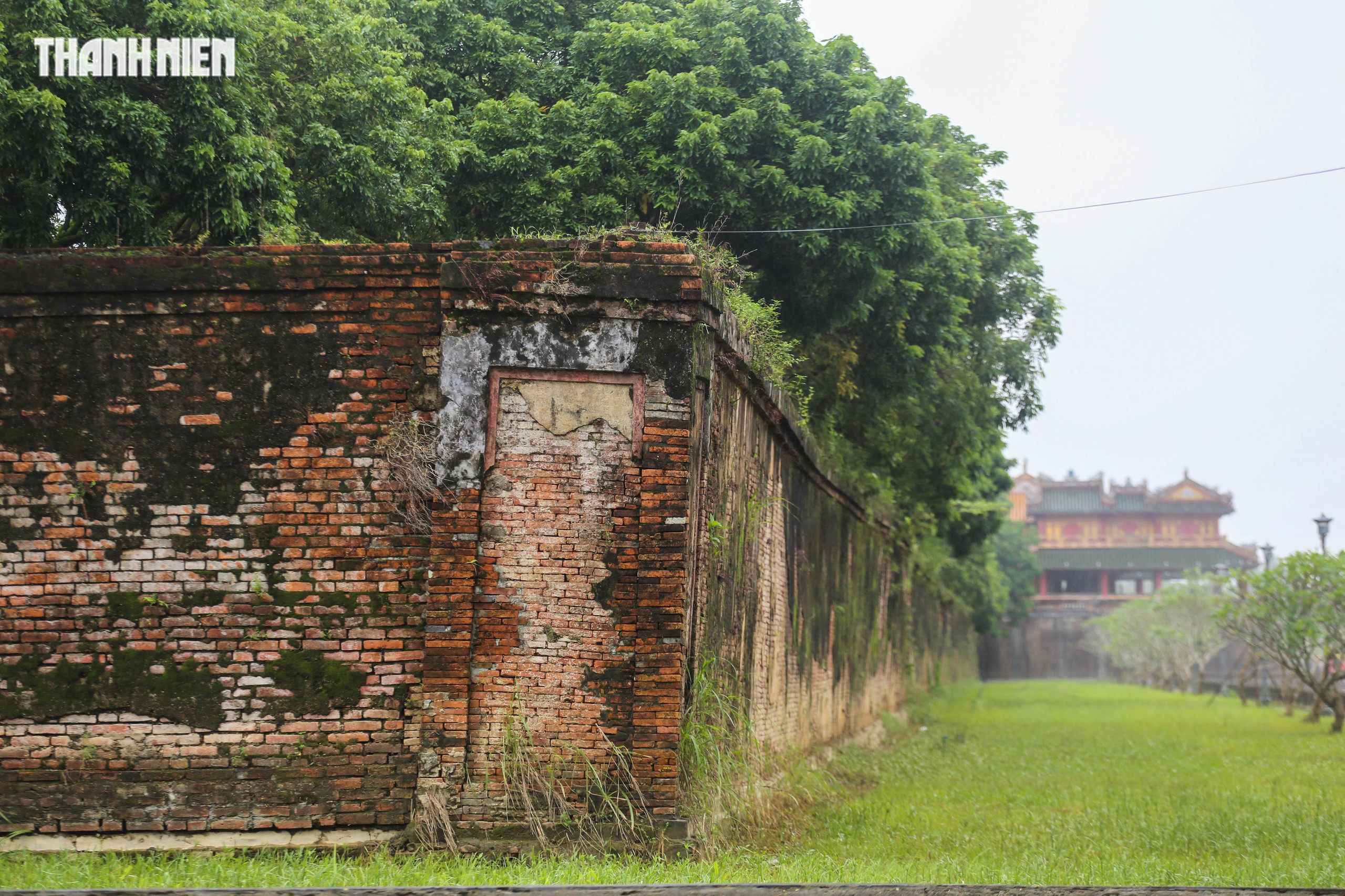 Đoạn tường hoàng thành bị sập do mưa lũ: TP.Huế chi 2,2 tỉ đồng khắc phục - Ảnh 3. Đoạn tường hoàng thành bị sập do mưa lũ: TP.Huế chi 2,2 tỉ đồng khắc phục - Ảnh 3.