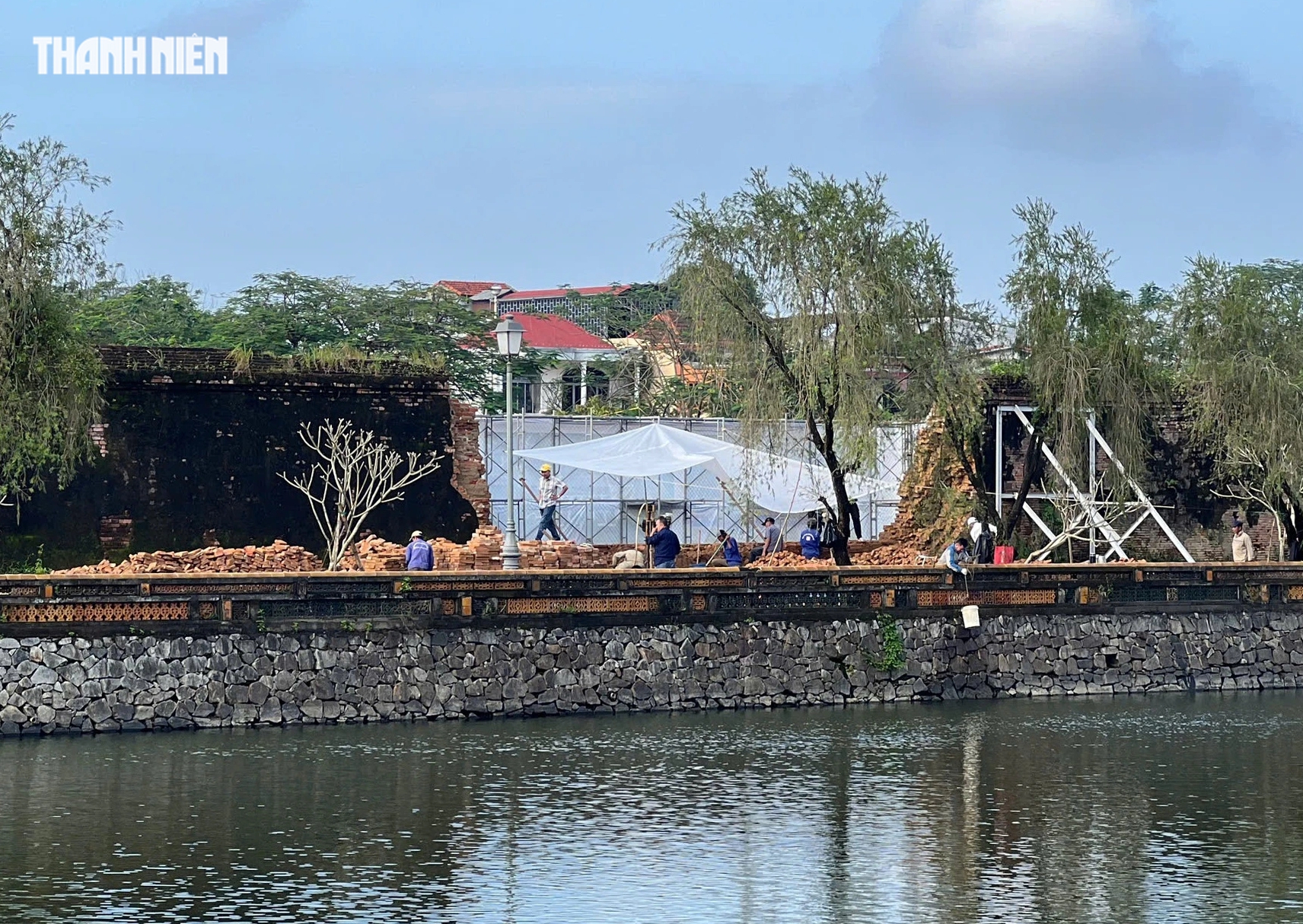 Đoạn tường hoàng thành bị sập do mưa lũ: TP.Huế chi 2,2 tỉ đồng khắc phục - Ảnh 1. Đoạn tường hoàng thành bị sập do mưa lũ: TP.Huế chi 2,2 tỉ đồng khắc phục - Ảnh 1.