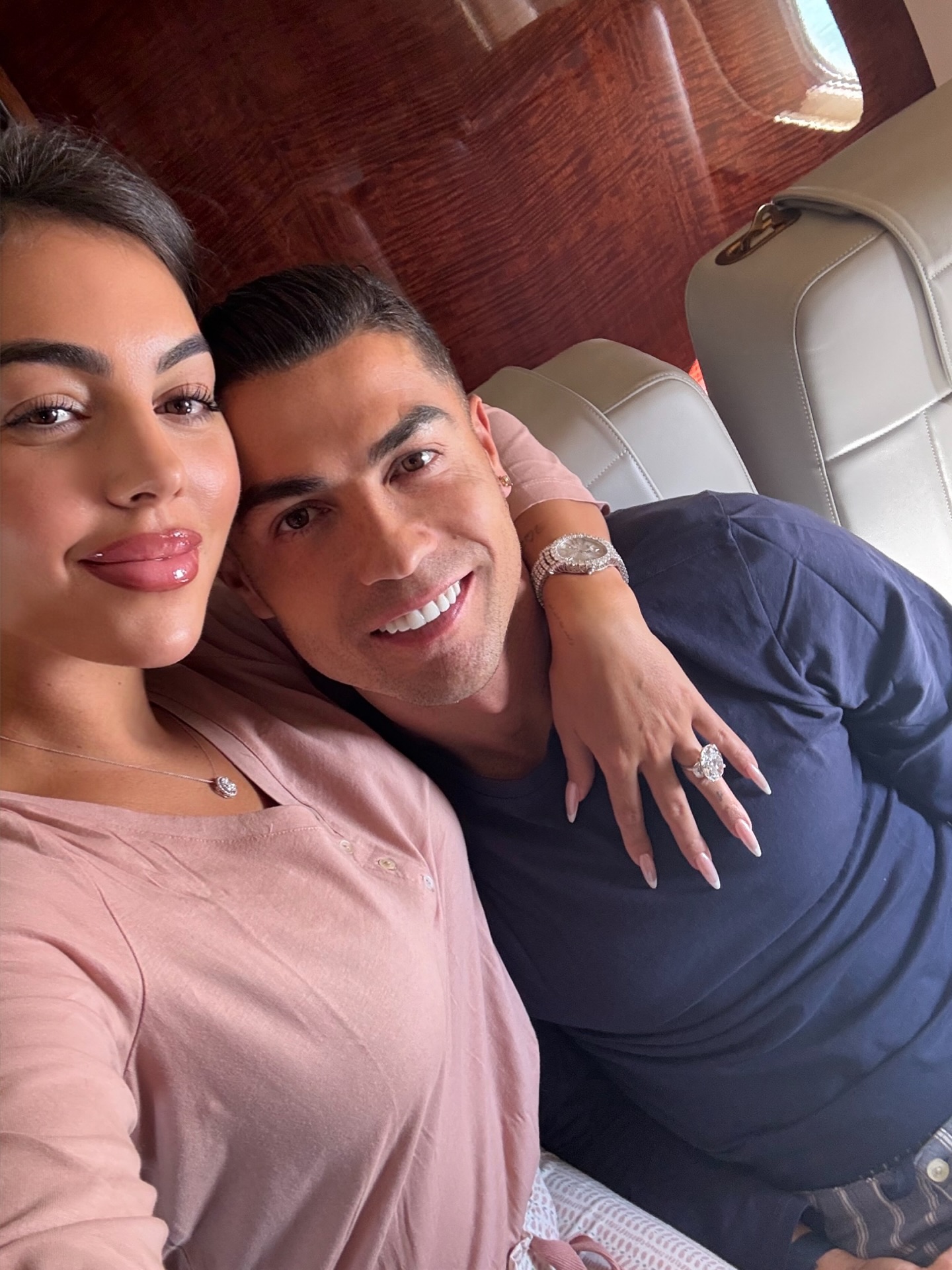 Chuyện tình 'vượt xa khía cạnh thể xác' của Ronaldo và người mẫu bốc lửa - Ảnh 2.