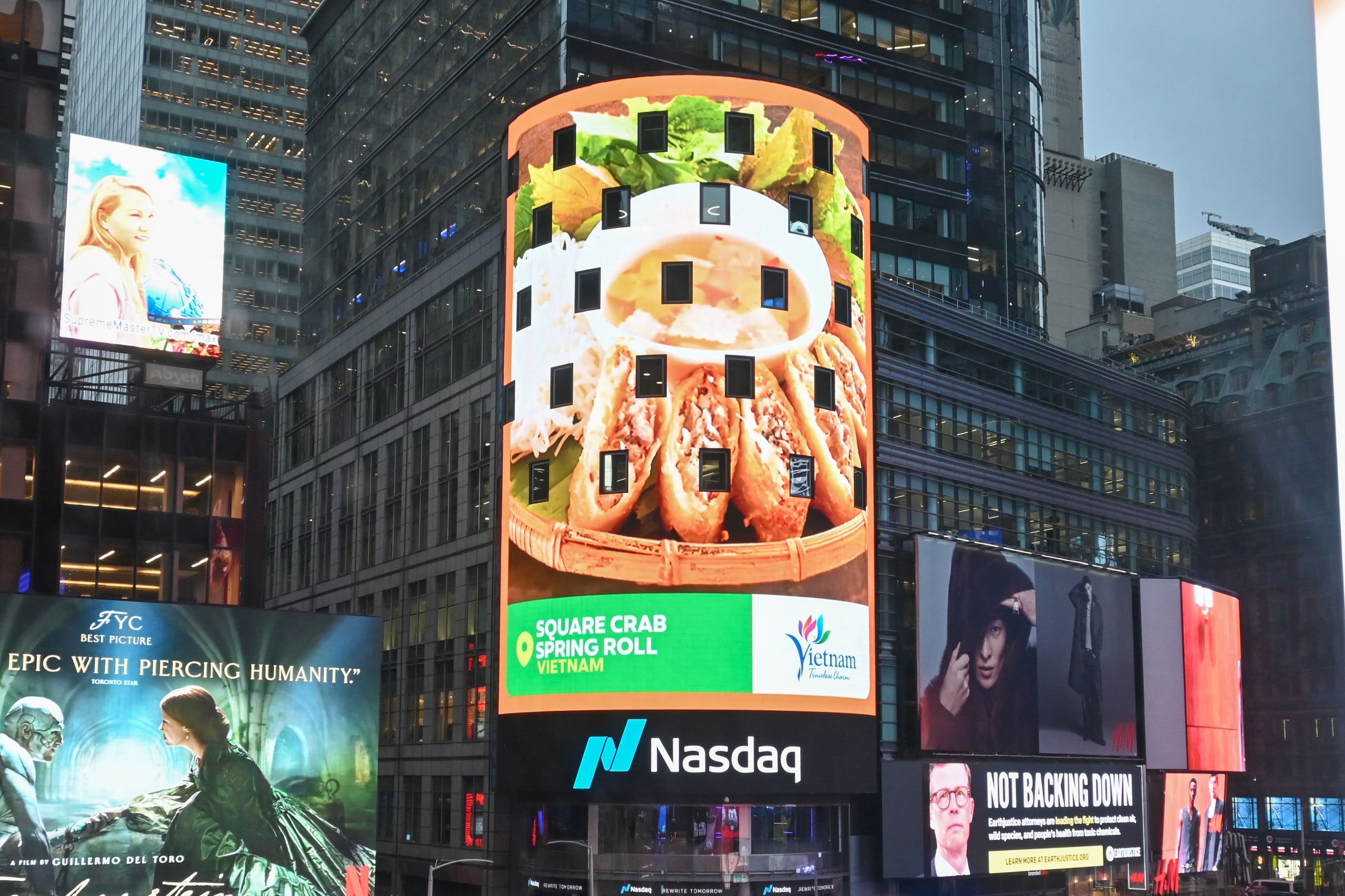 Du lịch Việt Nam tỏa sáng tại Quảng trường Thời Đại với hình ảnh Xích lô và bánh xèo - Ảnh 3. Du lịch Việt Nam tỏa sáng tại Quảng trường Thời Đại với hình ảnh Xích lô và bánh xèo - Ảnh 3.