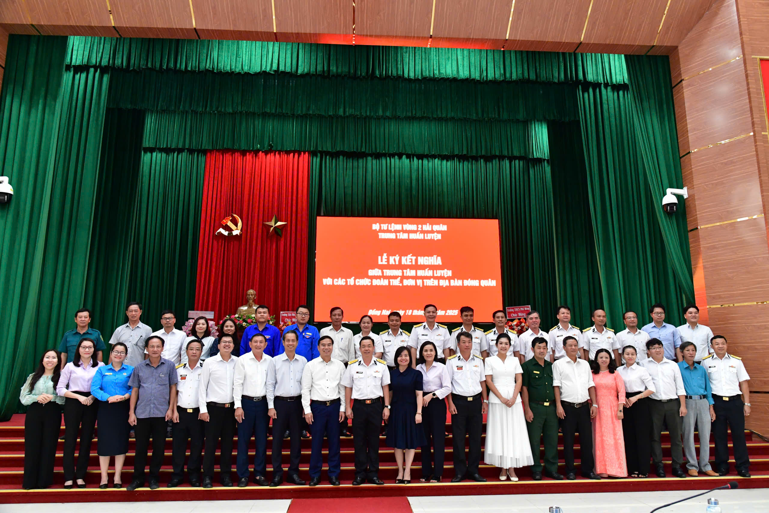 Thắt chặt tình quân dân trong hoạt động kết nghĩa của Vùng 2 Hải quân- Ảnh 4.