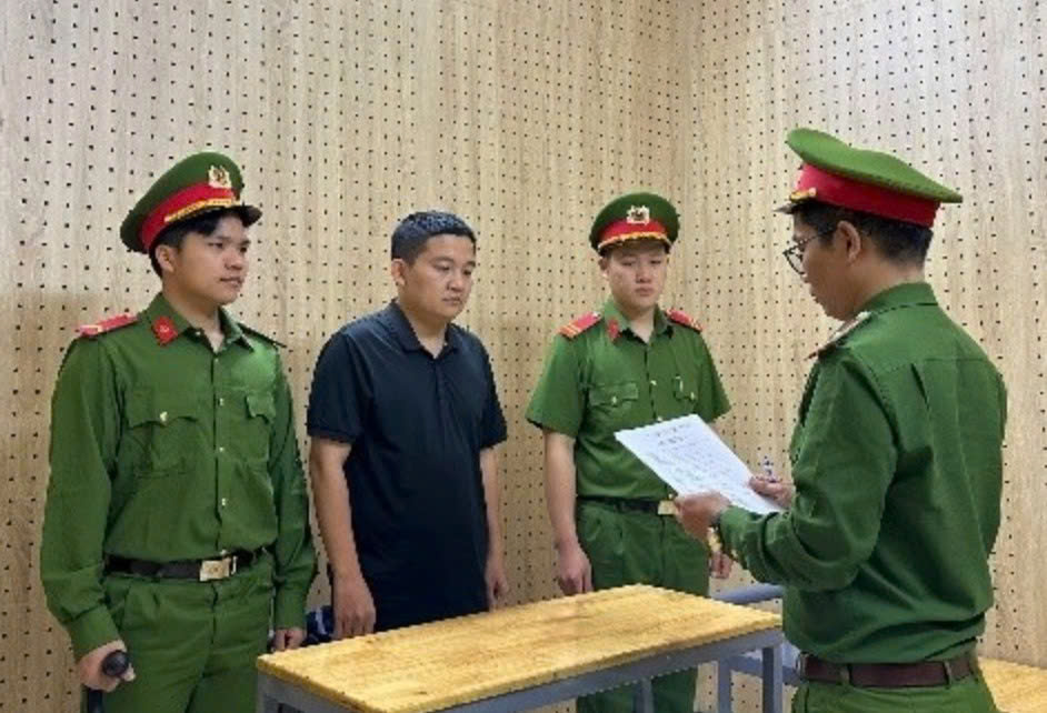 Lâm Đồng khởi tố nhân viên ngân hàng chiếm đoạt 8 tỉ đồng  - Ảnh 1.