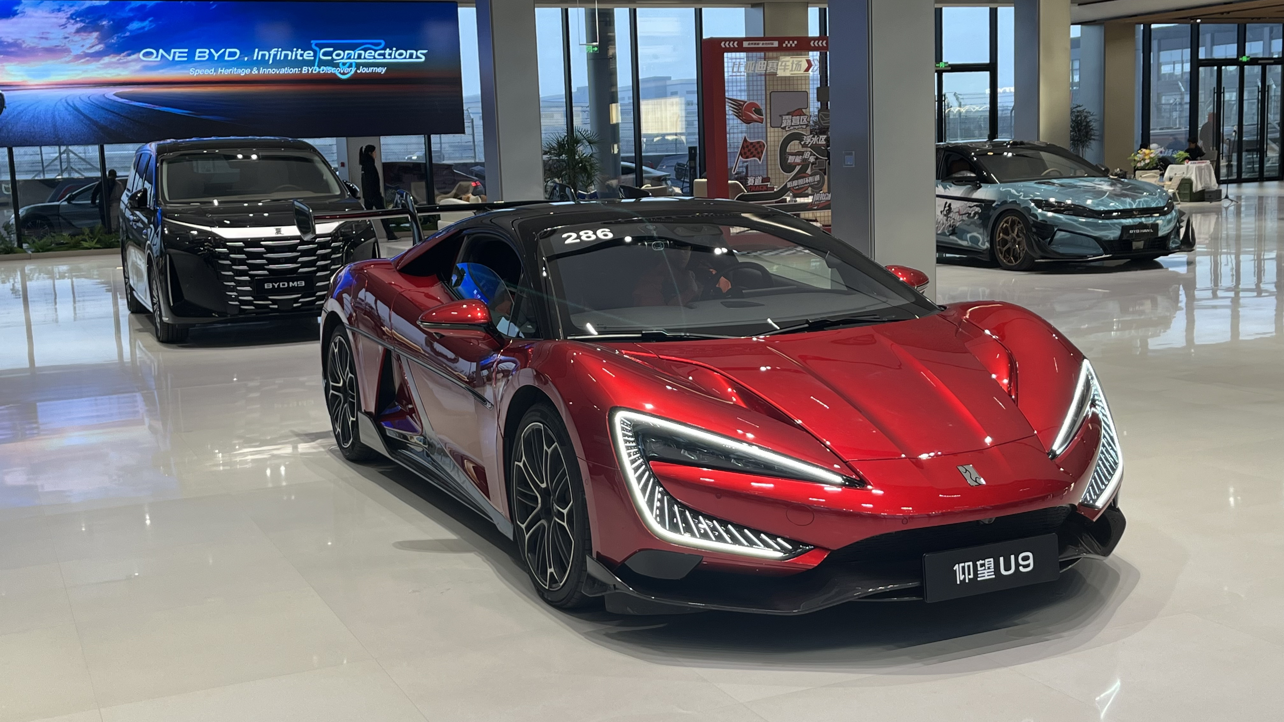 Trường đua BYD: Trải nghiệm tốc độ và công nghệ xe năng lượng mới tại Trịnh Châu - Ảnh 2. Trường đua BYD: Trải nghiệm tốc độ và công nghệ xe năng lượng mới tại Trịnh Châu - Ảnh 2.