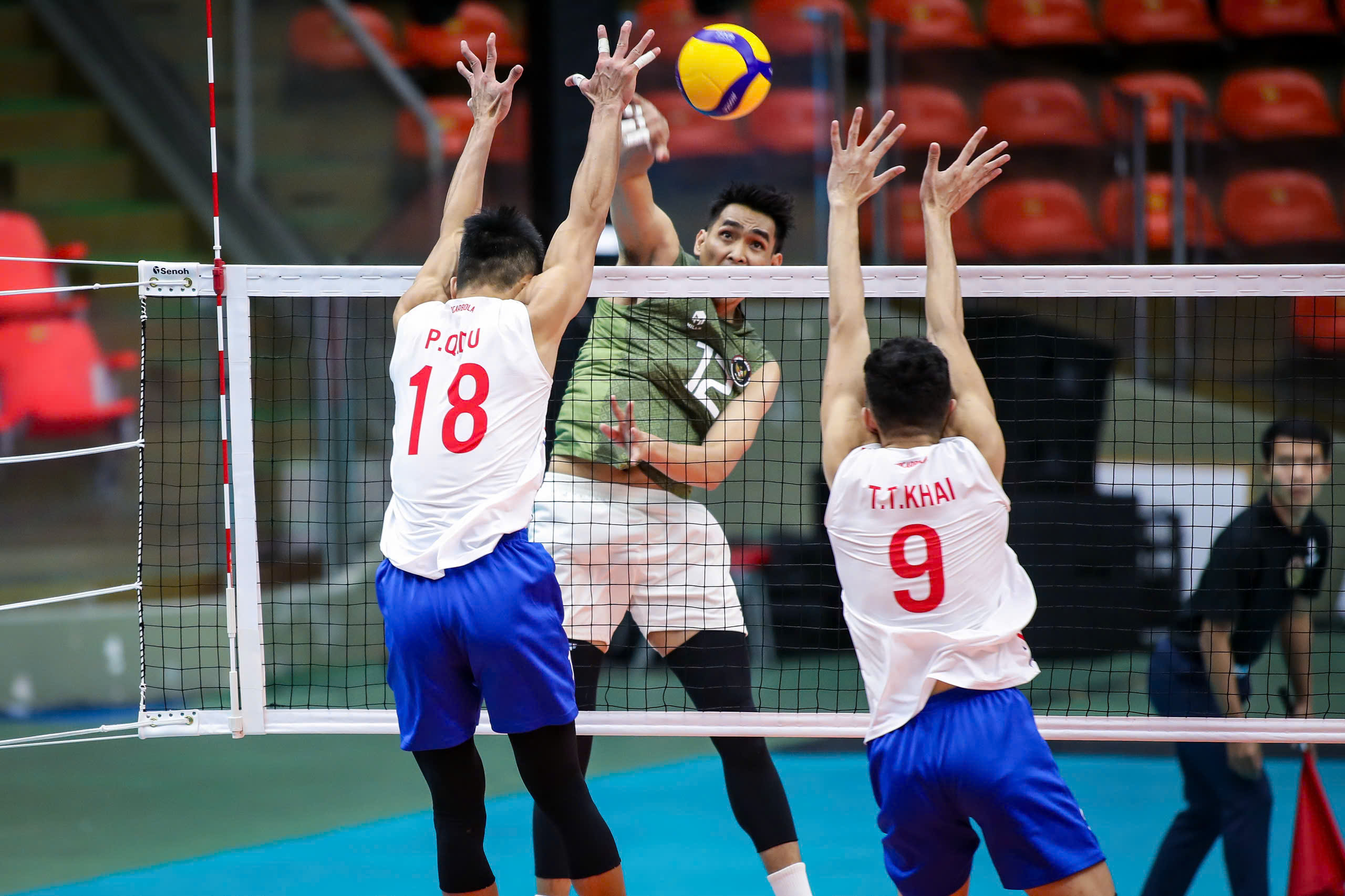 Đội tuyển bóng chuyền nam Việt Nam thắng 2 ván đầu, vẫn thua ngược tiếc nuối trước Indonesia- Ảnh 8. Đội tuyển bóng chuyền nam Việt Nam thắng 2 ván đầu, vẫn thua ngược tiếc nuối trước Indonesia- Ảnh 8.