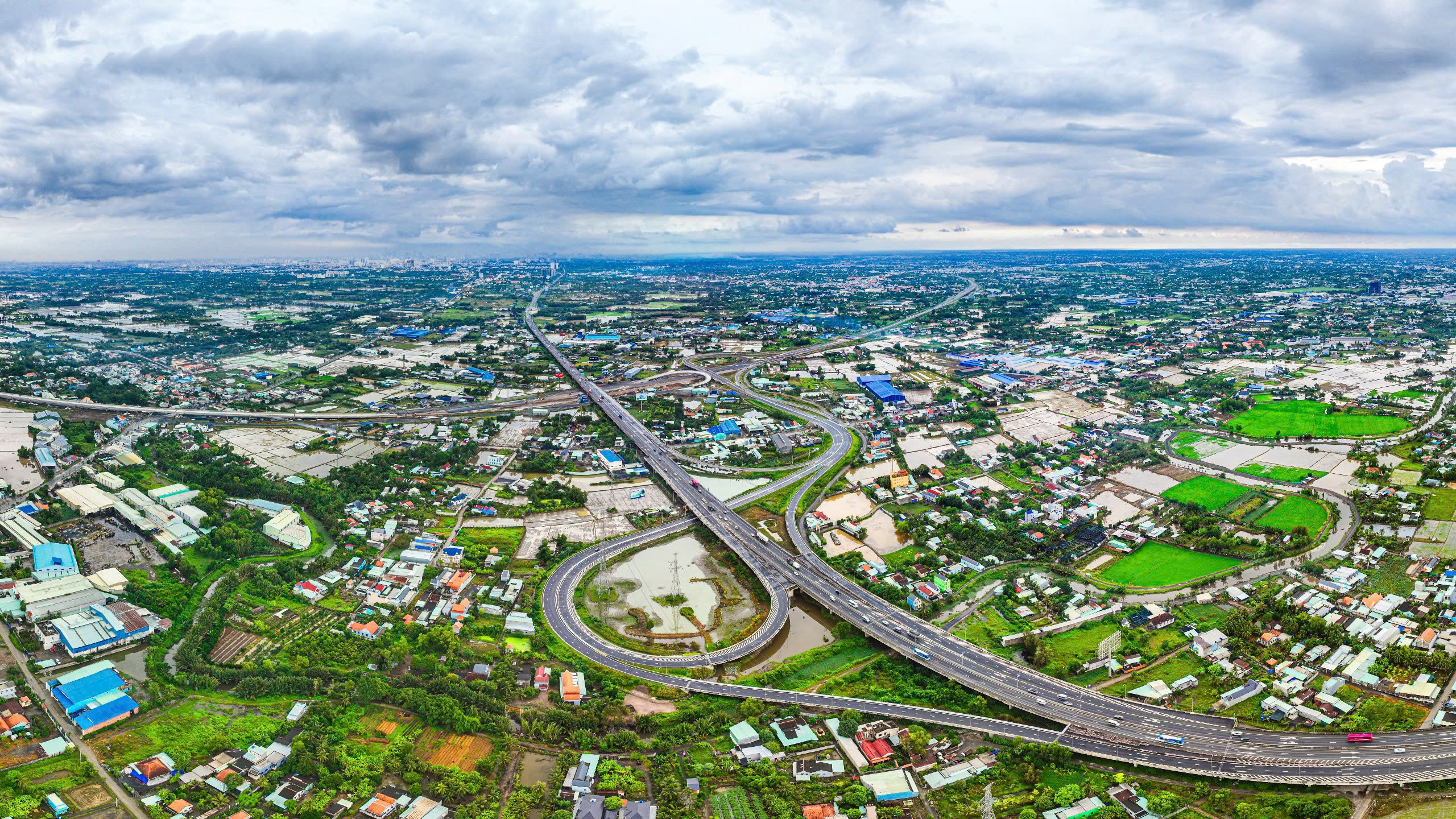 Cao tốc TP.HCM đi miền Tây trước ngày được mở rộng- Ảnh 6. Cao tốc TP.HCM đi miền Tây trước ngày được mở rộng- Ảnh 6.