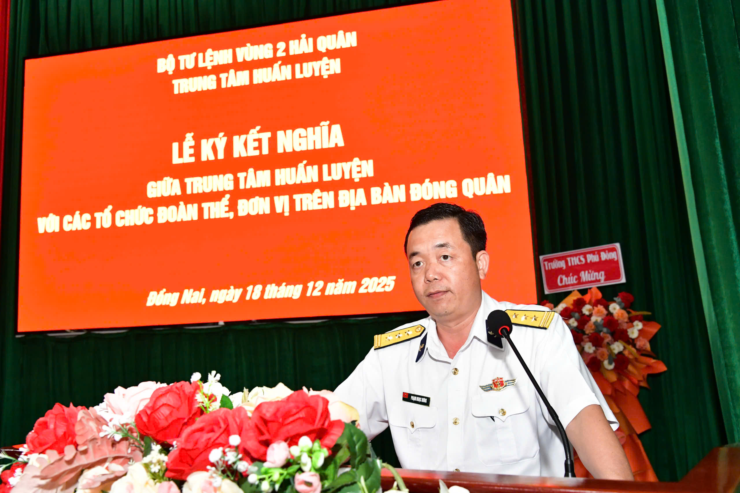 Thắt chặt tình quân dân trong hoạt động kết nghĩa của Vùng 2 Hải quân- Ảnh 3.