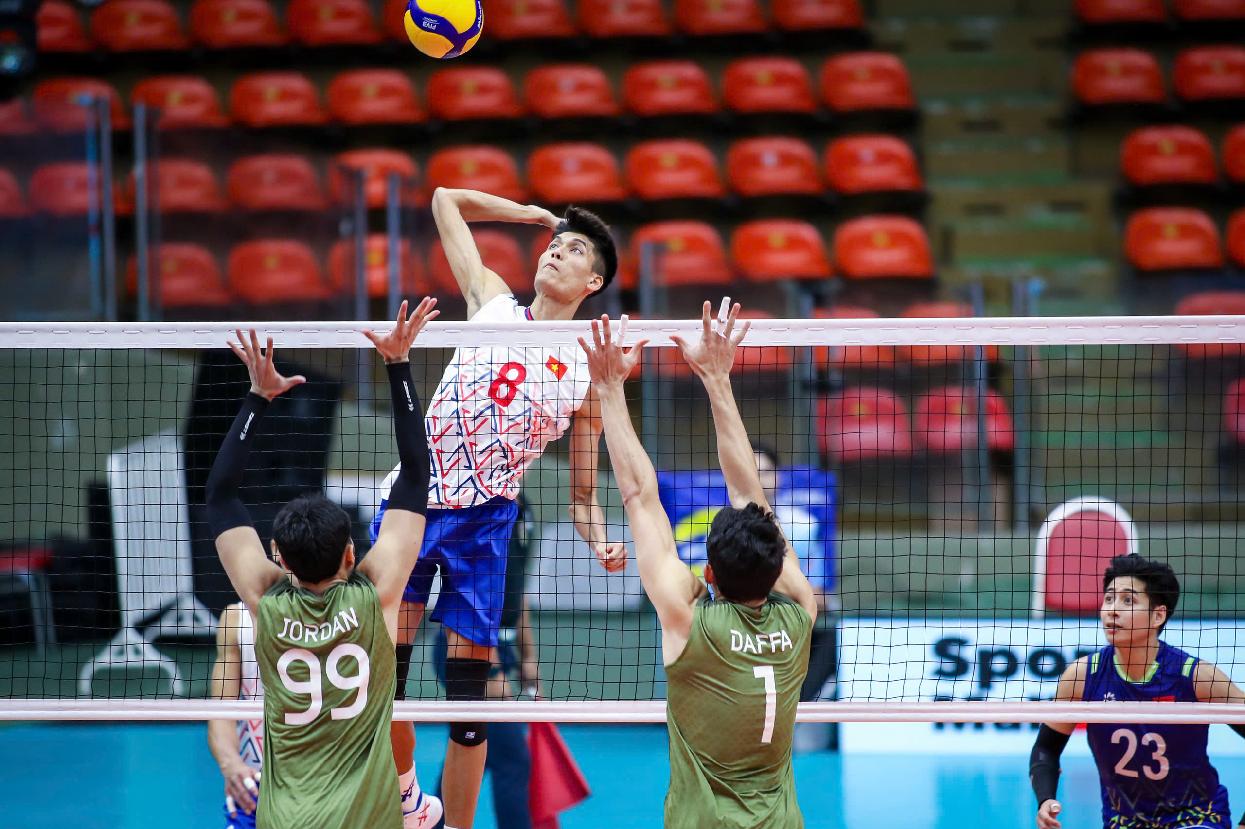Đội tuyển bóng chuyền nam Việt Nam thắng 2 ván đầu, vẫn thua ngược tiếc nuối trước Indonesia- Ảnh 1. Đội tuyển bóng chuyền nam Việt Nam thắng 2 ván đầu, vẫn thua ngược tiếc nuối trước Indonesia- Ảnh 1.