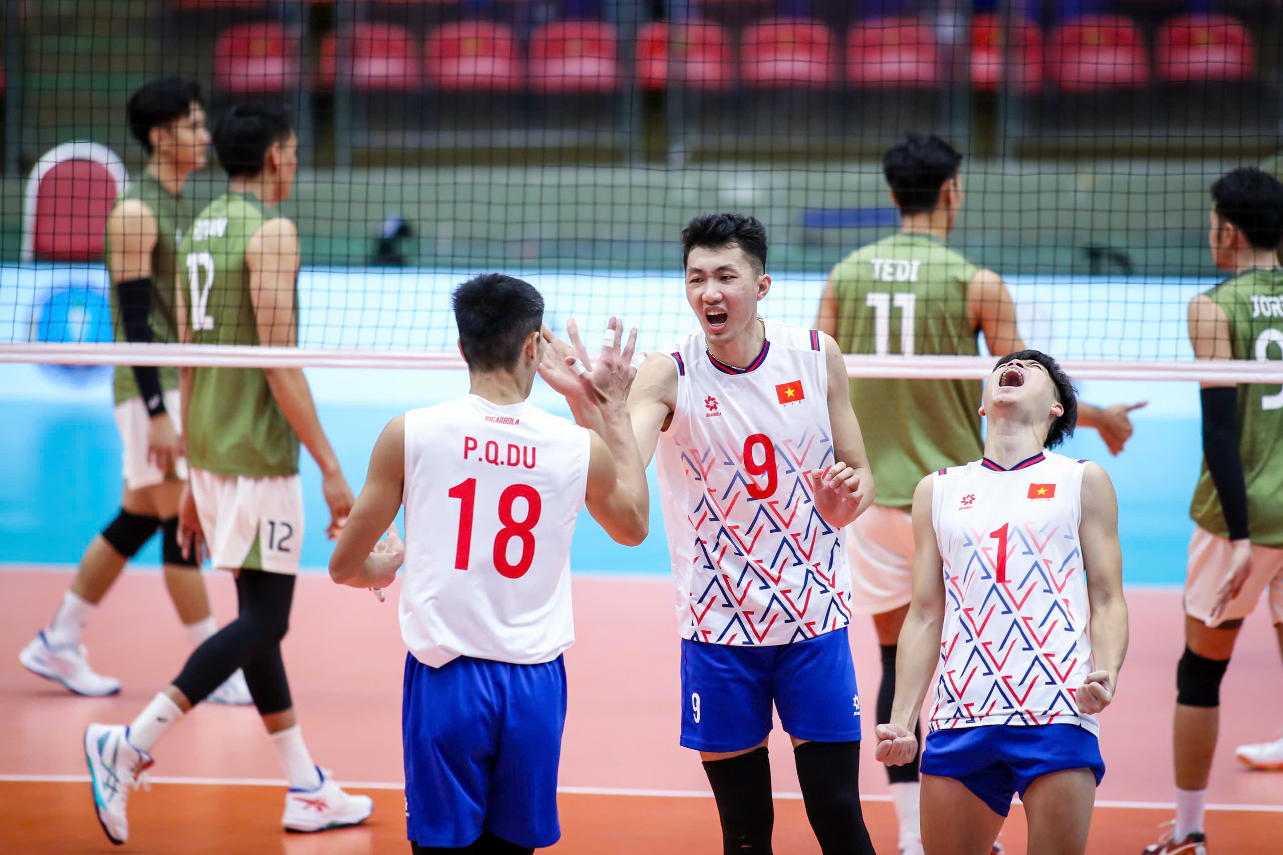 Đội tuyển bóng chuyền nam Việt Nam thắng 2 ván đầu, vẫn thua ngược tiếc nuối trước Indonesia- Ảnh 3. Đội tuyển bóng chuyền nam Việt Nam thắng 2 ván đầu, vẫn thua ngược tiếc nuối trước Indonesia- Ảnh 3.