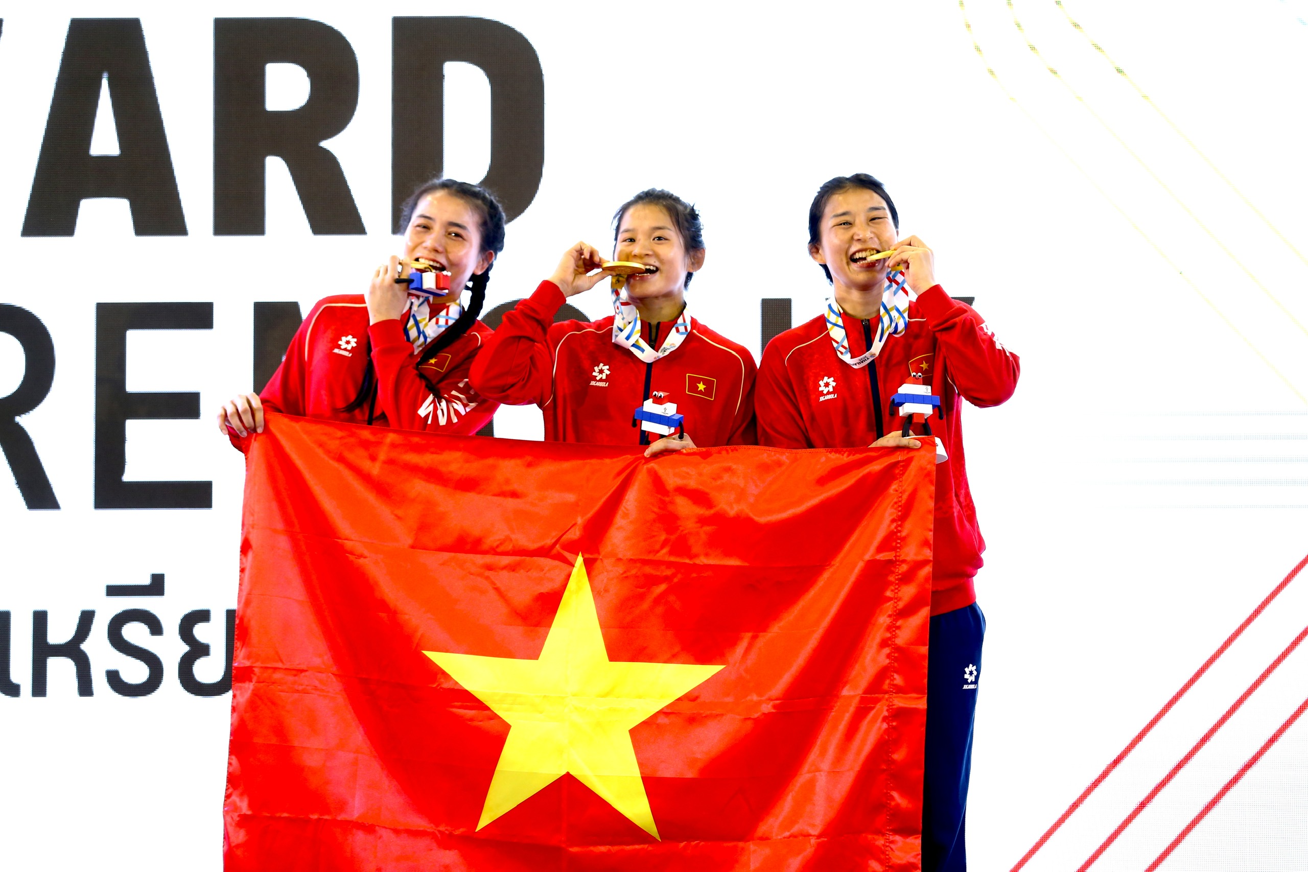 3 chị em ruột 'ẵm' về 3 HCV vật SEA Games cho Việt Nam - Ảnh 6.