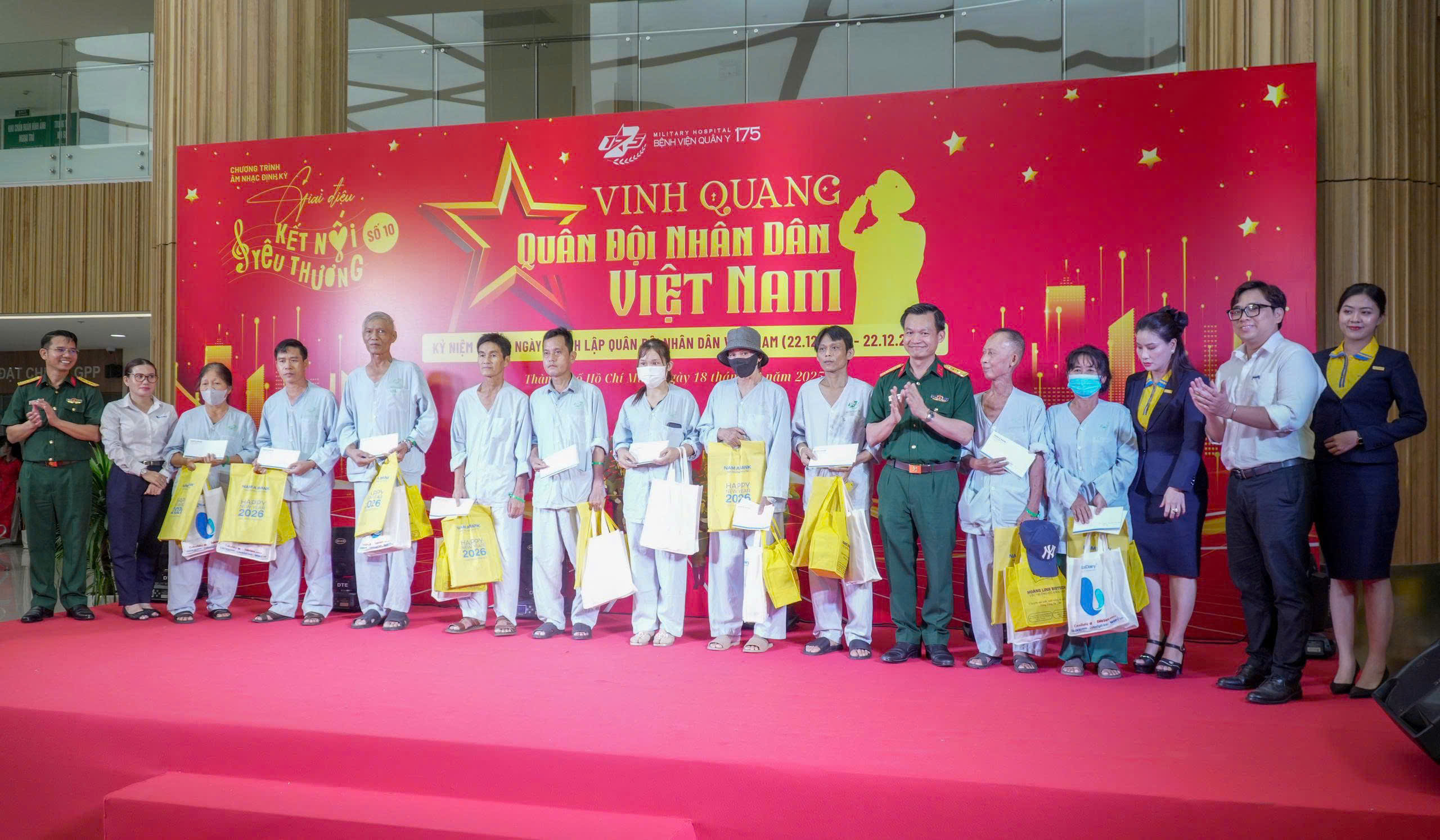 Ca sĩ Võ Hạ Trâm hát tại Bệnh viện Quân y 175 kết nối yêu thương- Ảnh 5.