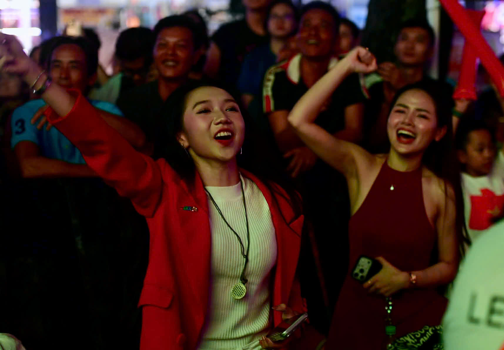 'Biển người' ở trung tâm TP.HCM mừng U.22 Việt Nam vô địch SEA Games 33 - Ảnh 15.