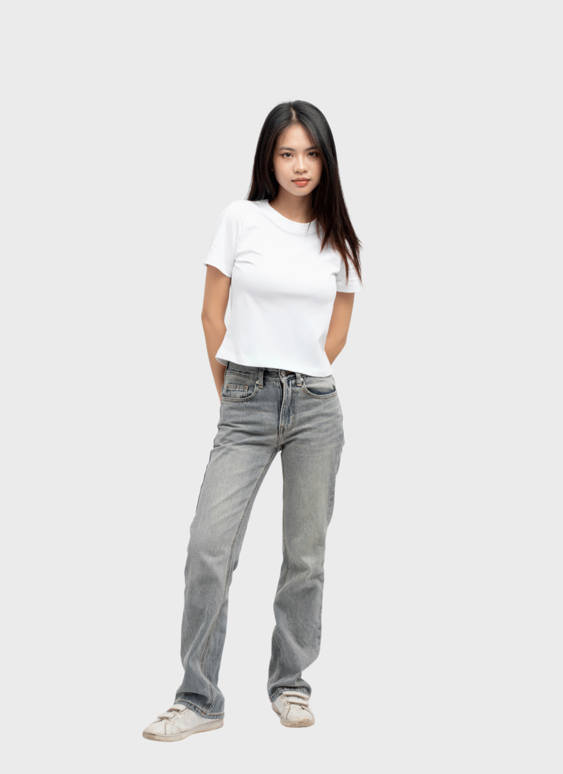 áo thun trắng túi denim tối giản