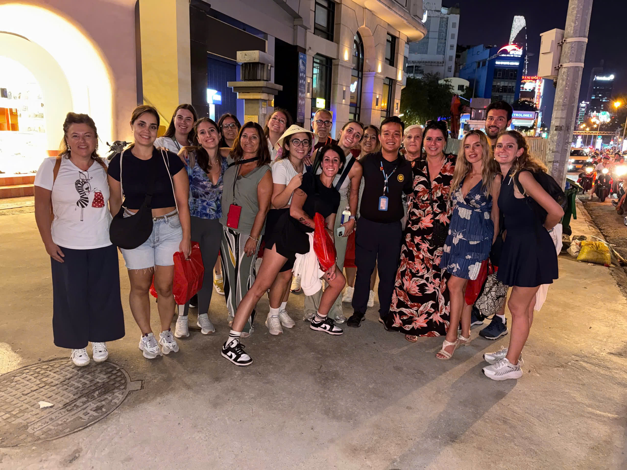 TP.HCM trang hoàng đón năm mới- Ảnh 3.