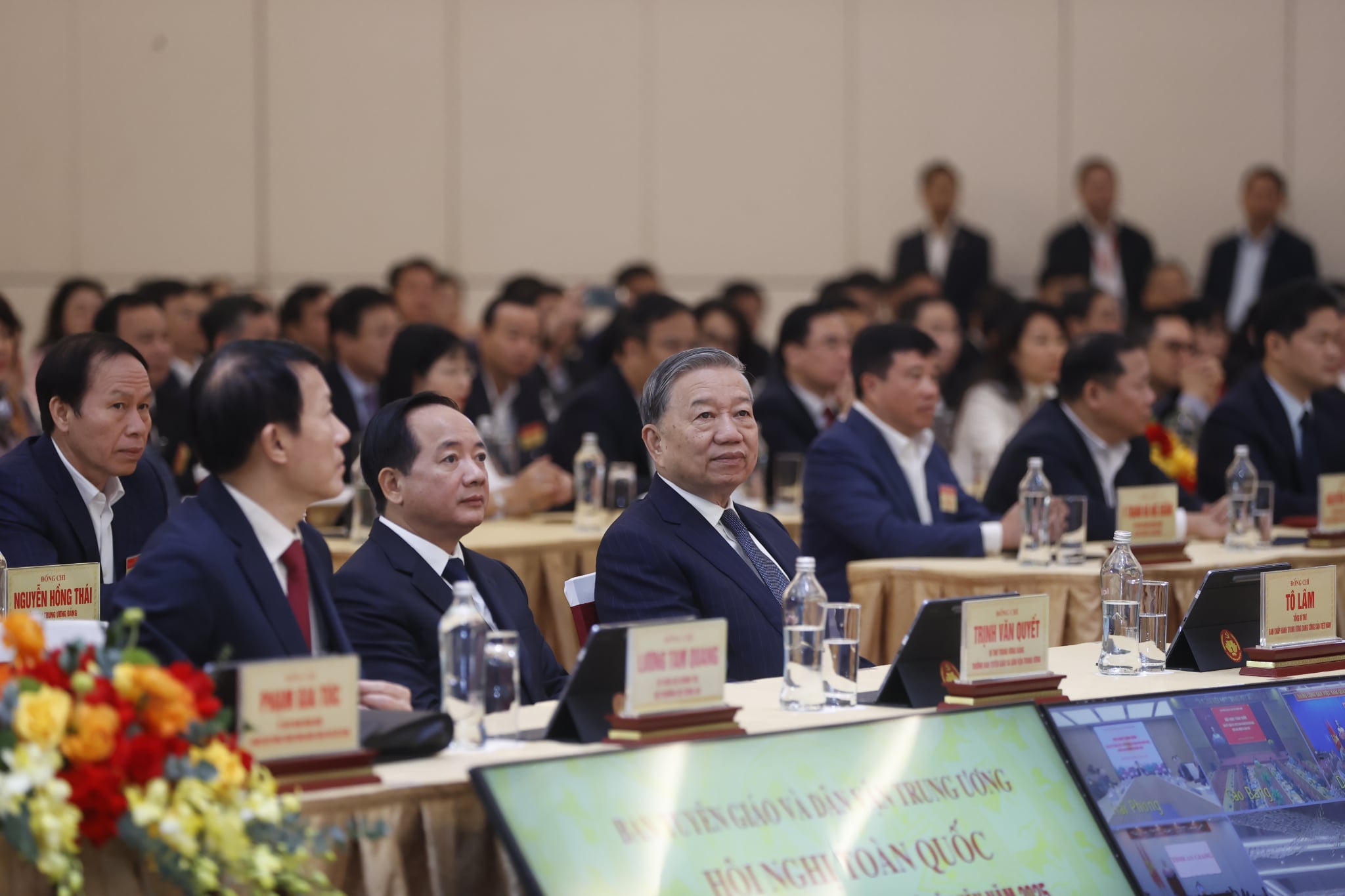 המזכיר הכללי טו לאם משתתף בוועידה הלאומית בנושא תעמולה וגיוס המונים - תמונה 3. Tổng Bí thư Tô Lâm dự hội nghị toàn quốc về tuyên giáo và dân vận- Ảnh 3.