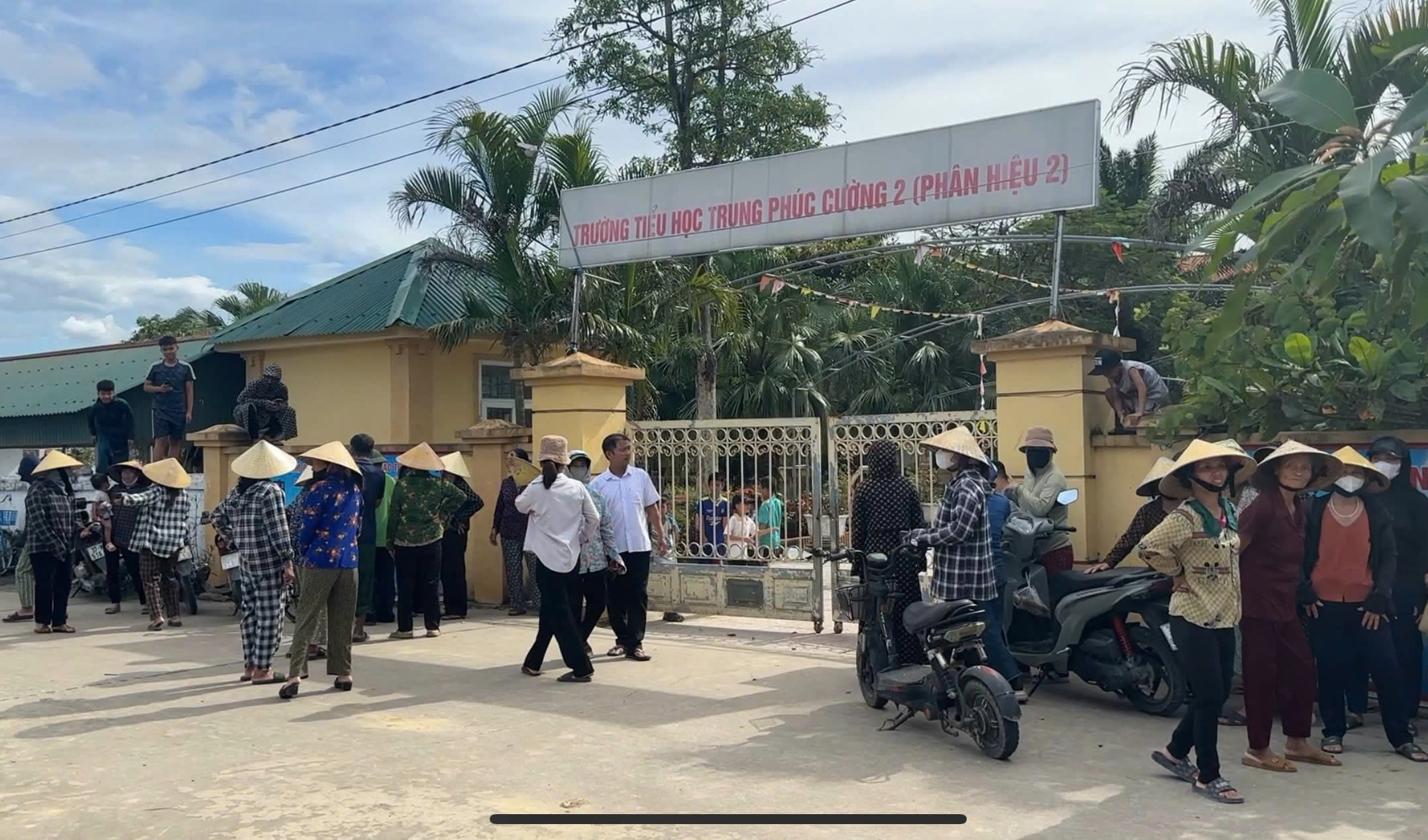 Có hiện tượng sáp nhập trường nóng vội, cơ học - Ảnh 2.