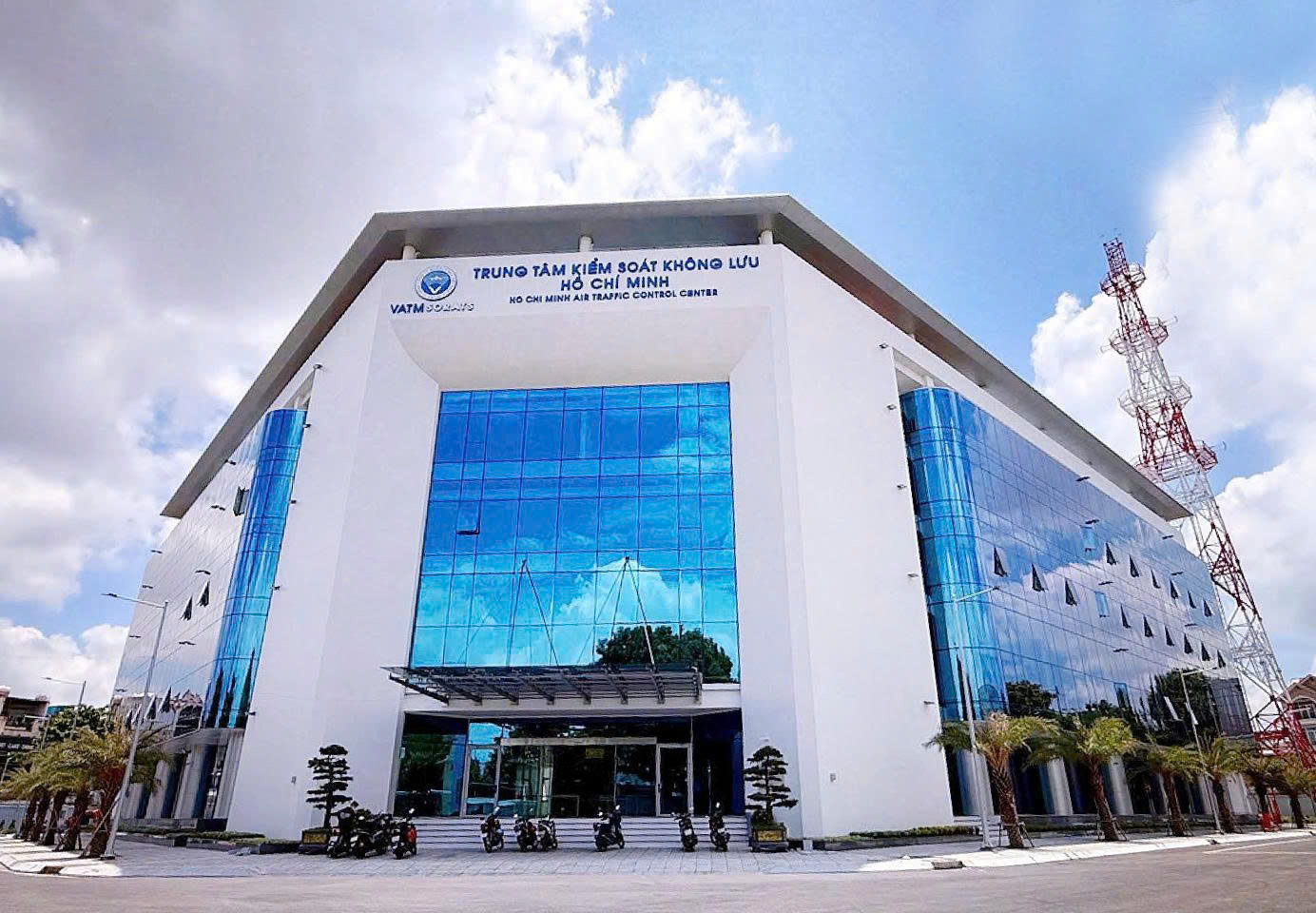 B&ecirc;n trong Trung t&acirc;m Kiểm so&aacute;t kh&ocirc;ng lưu Hồ Ch&iacute; Minh gần 1.500 tỉ vừa vận h&agrave;nh - Ảnh 1.