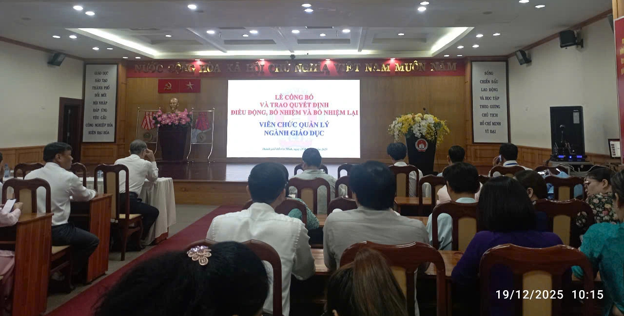 Sở GD-ĐT TP.HCM bổ nhiệm hàng loạt hiệu trưởng trường phổ thông - Ảnh 1.