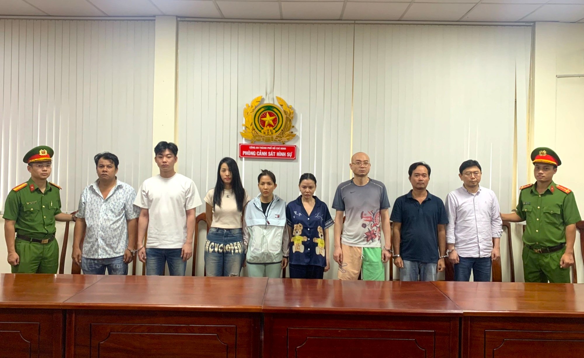 TP.HCM báo động 4 xu hướng mại dâm nguy hiểm năm 2025 - Ảnh 1.