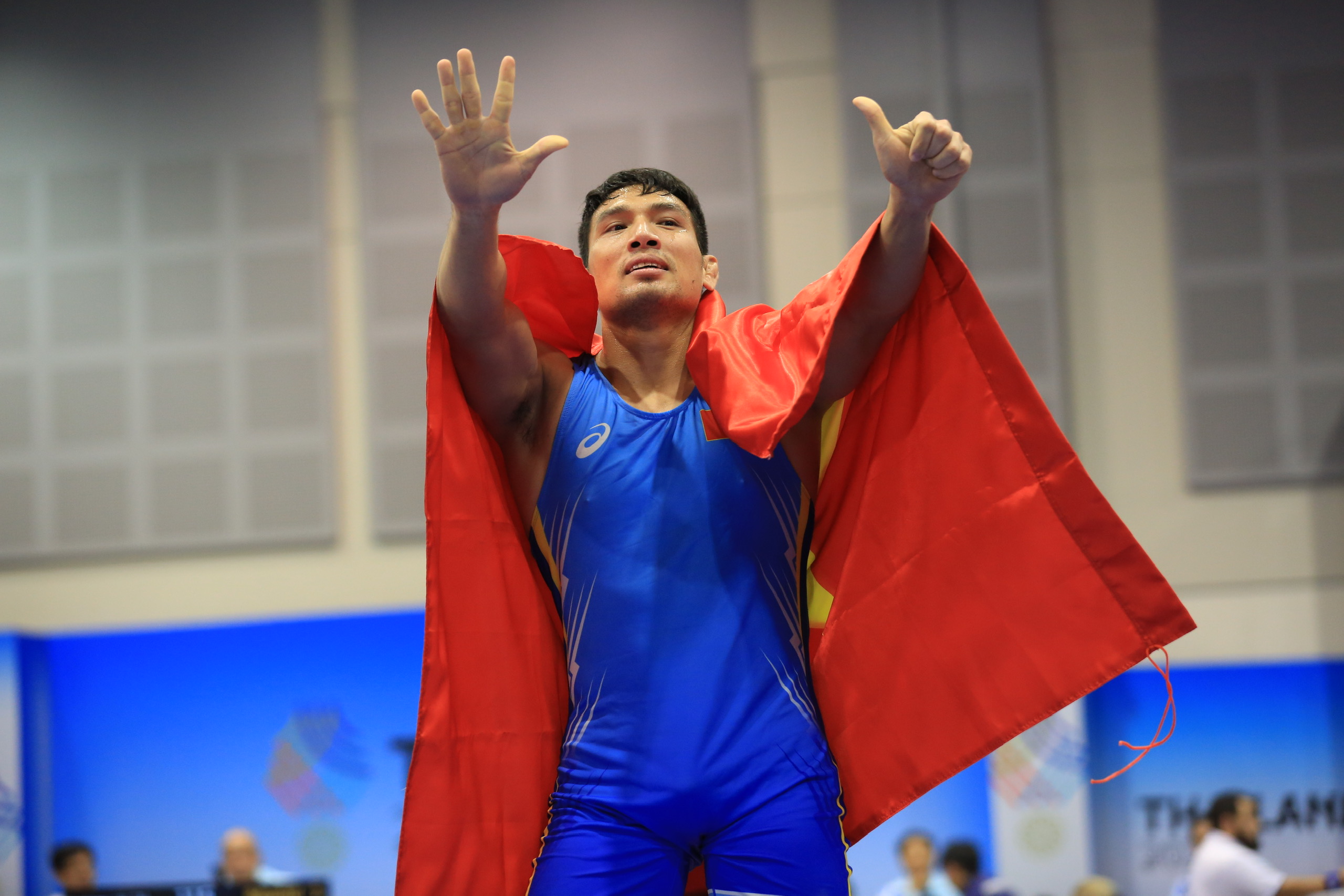 Cấn Tất Dự đi vào lịch sử SEA Games: Gia đình bày 50 mâm cỗ ăn mừng- Ảnh 3.