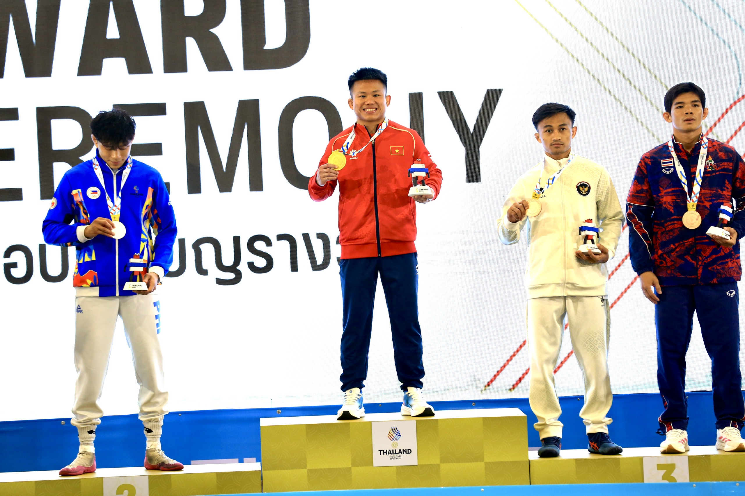 Cấn Tất Dự đi vào lịch sử SEA Games: Gia đình bày 50 mâm cỗ ăn mừng- Ảnh 6.