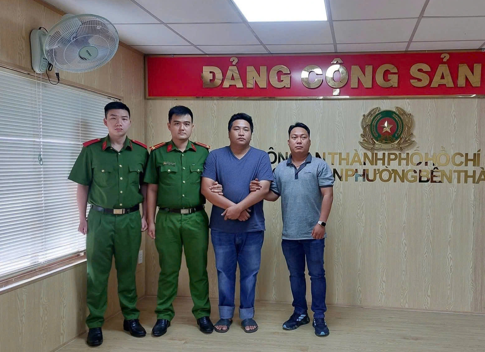 Công an TP.HCM liên tiếp bắt tội phạm truy nã ở khu vực trung tâm thành phố - Ảnh 1.