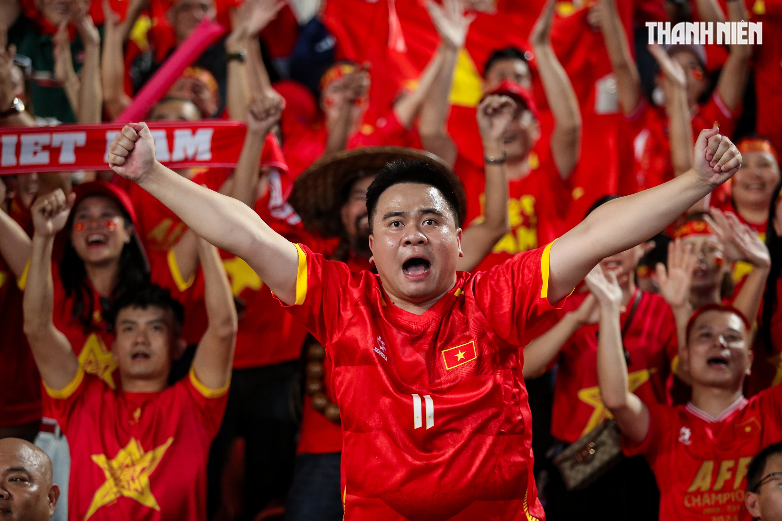 Qu&aacute; đ&atilde; h&igrave;nh ảnh U.22 Việt Nam quật ng&atilde; Th&aacute;i Lan ngay tại Rajamangala, gi&agrave;nh HCV SEA Games 33- Ảnh 13.