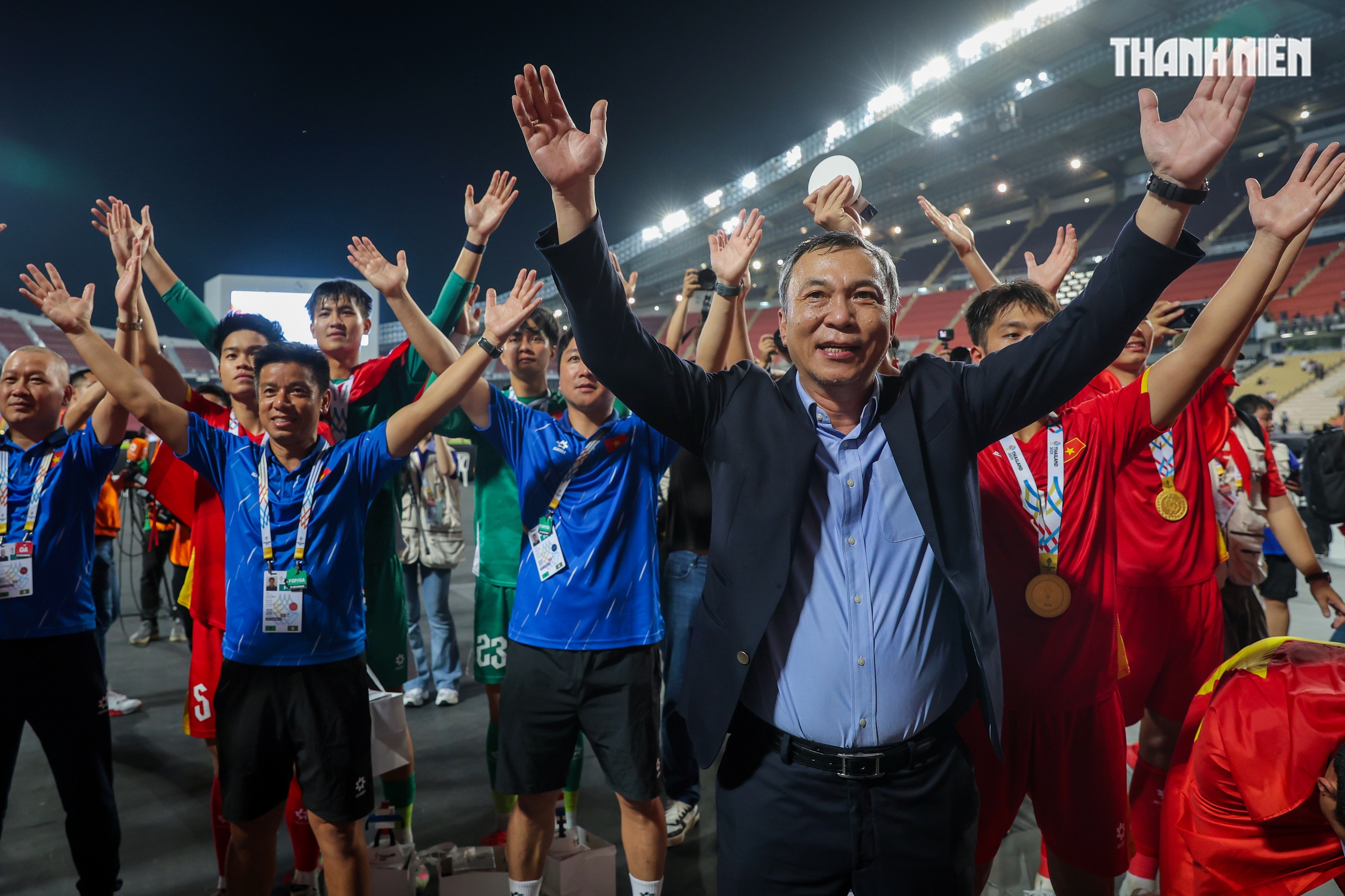 Qu&aacute; đ&atilde; h&igrave;nh ảnh U.22 Việt Nam quật ng&atilde; Th&aacute;i Lan ngay tại Rajamangala, gi&agrave;nh HCV SEA Games 33- Ảnh 23.