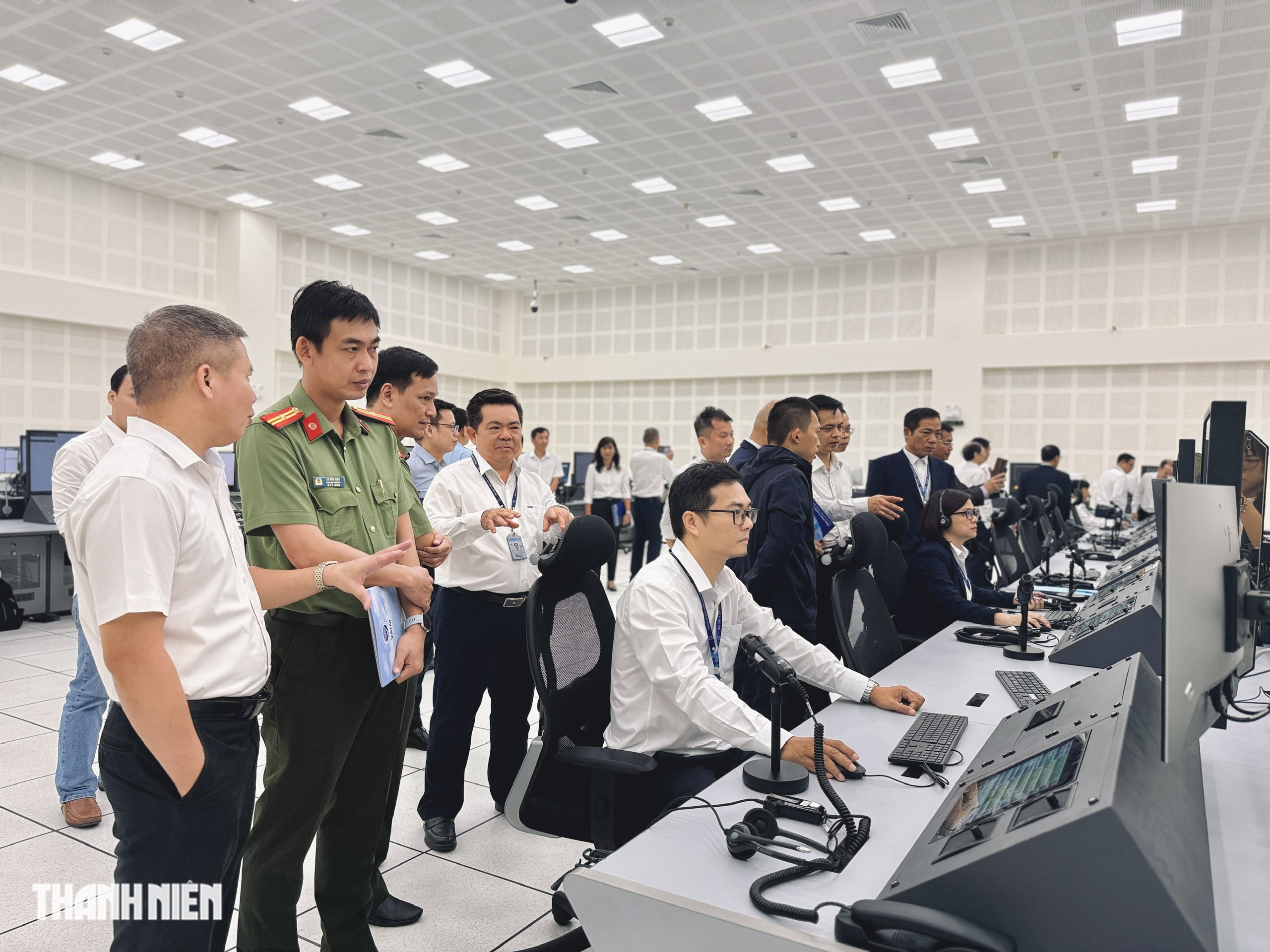 B&ecirc;n trong Trung t&acirc;m Kiểm so&aacute;t kh&ocirc;ng lưu Hồ Ch&iacute; Minh gần 1.500 tỉ vừa vận h&agrave;nh - Ảnh 4.