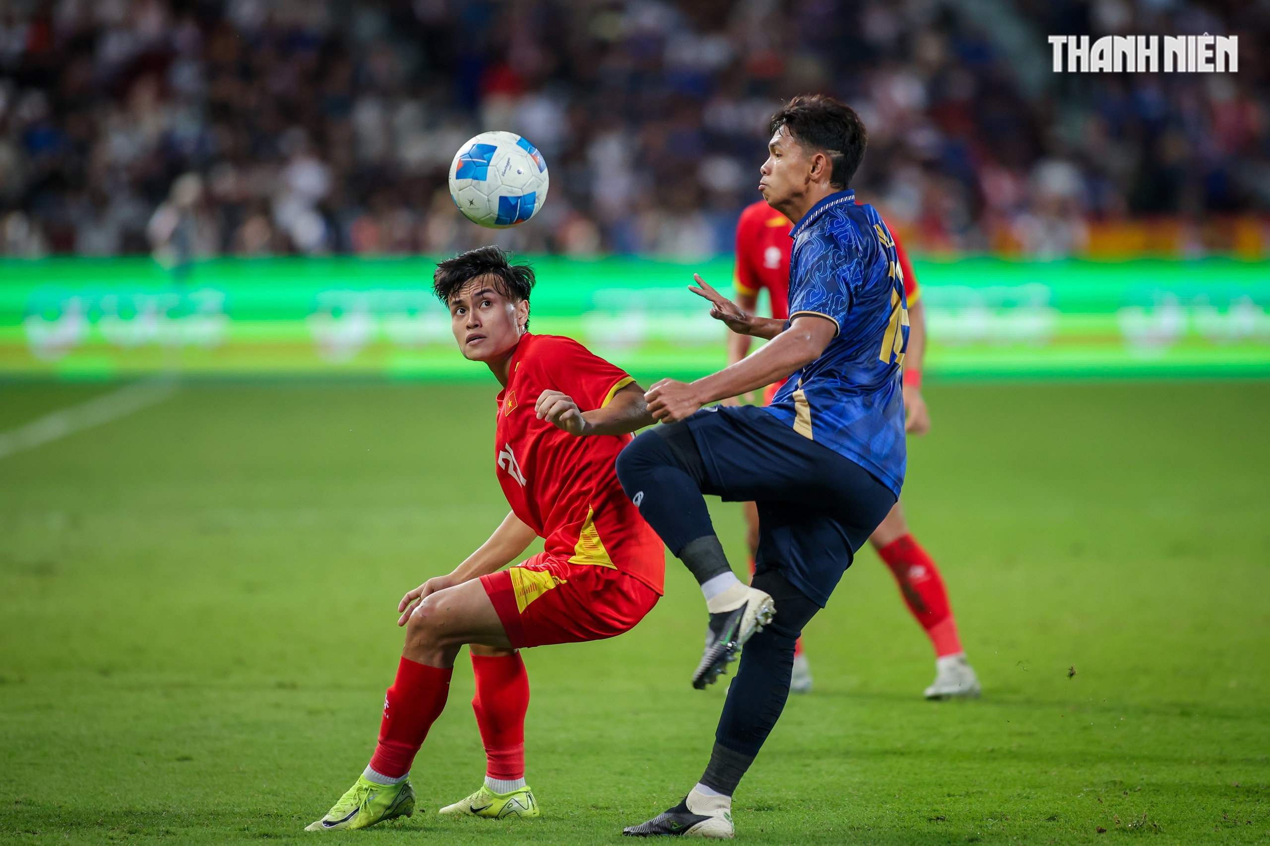 Qu&aacute; đ&atilde; h&igrave;nh ảnh U.22 Việt Nam quật ng&atilde; Th&aacute;i Lan ngay tại Rajamangala, gi&agrave;nh HCV SEA Games 33- Ảnh 3.
