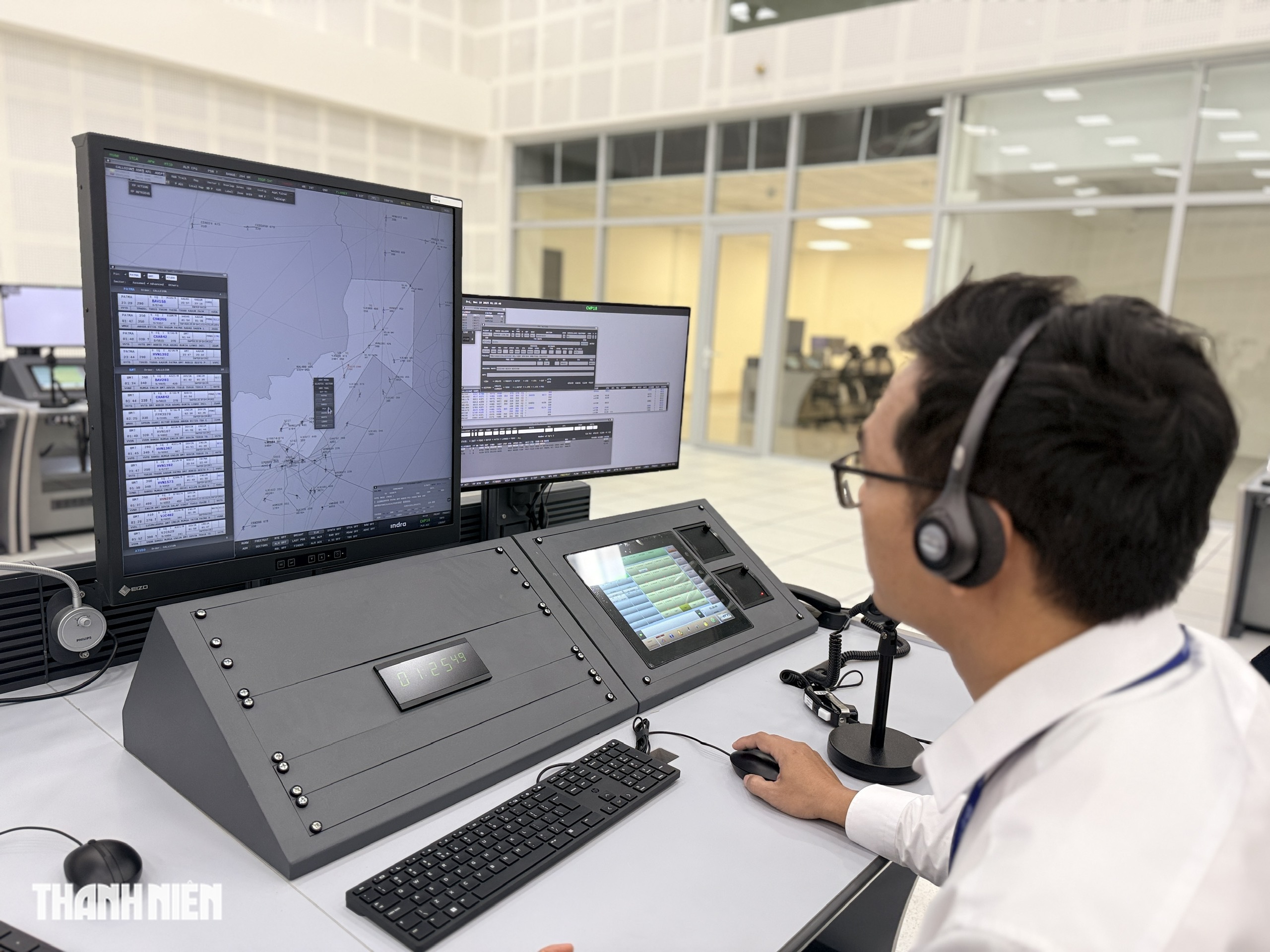 B&ecirc;n trong Trung t&acirc;m Kiểm so&aacute;t kh&ocirc;ng lưu Hồ Ch&iacute; Minh gần 1.500 tỉ vừa vận h&agrave;nh - Ảnh 11.