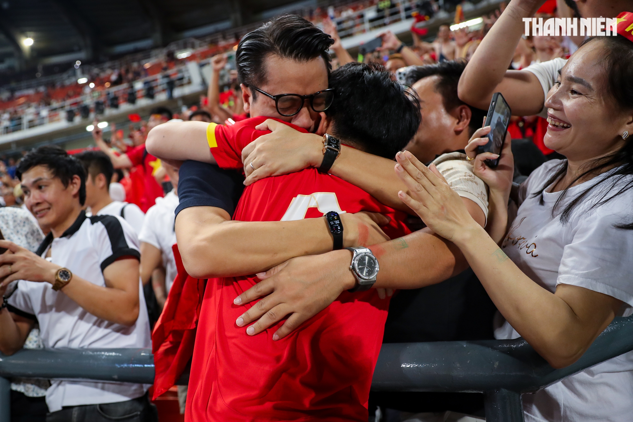 Qu&aacute; đ&atilde; h&igrave;nh ảnh U.22 Việt Nam quật ng&atilde; Th&aacute;i Lan ngay tại Rajamangala, gi&agrave;nh HCV SEA Games 33- Ảnh 20.